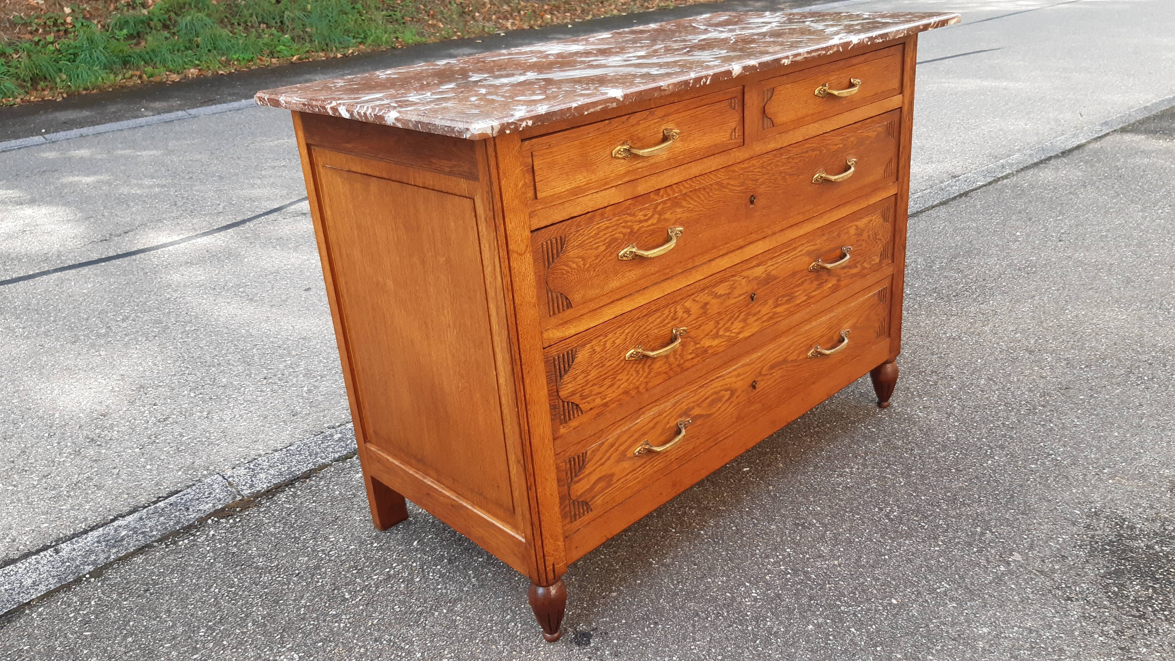 Antique chest of drawers