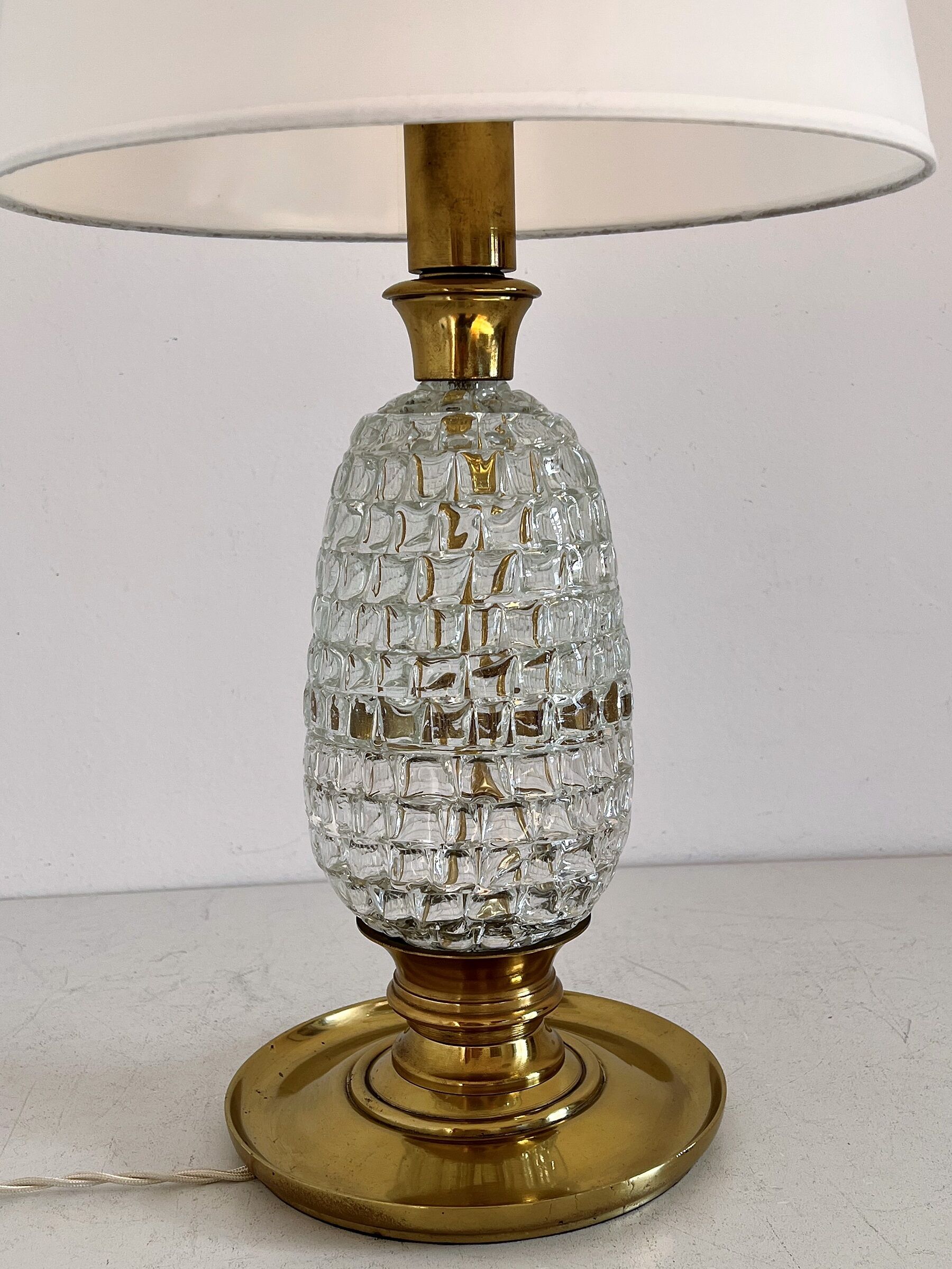 Italian mid-century table lamp with brass and creased murano glass