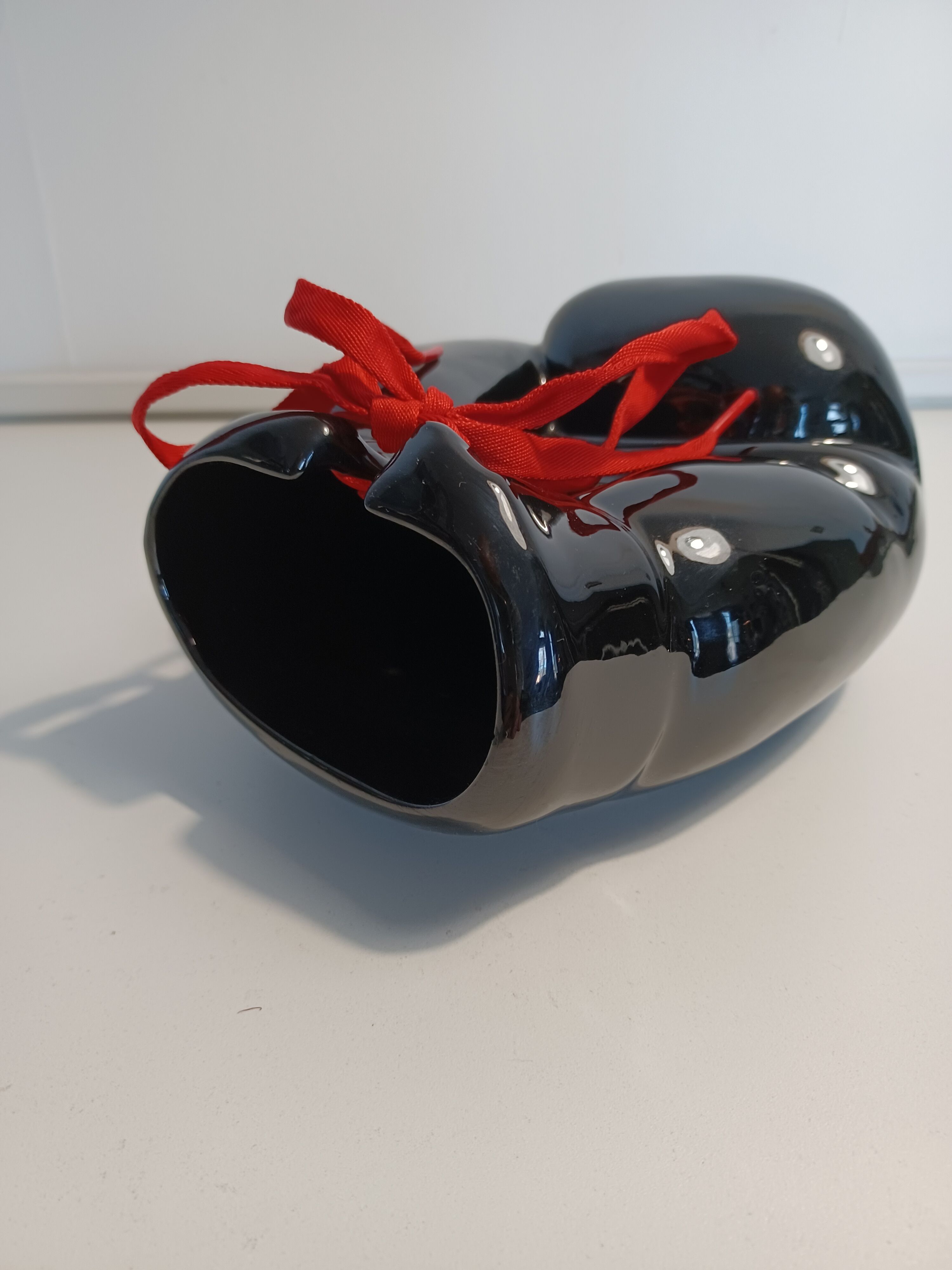 Ceramic pocket emptier by JC Peire. 1970s.