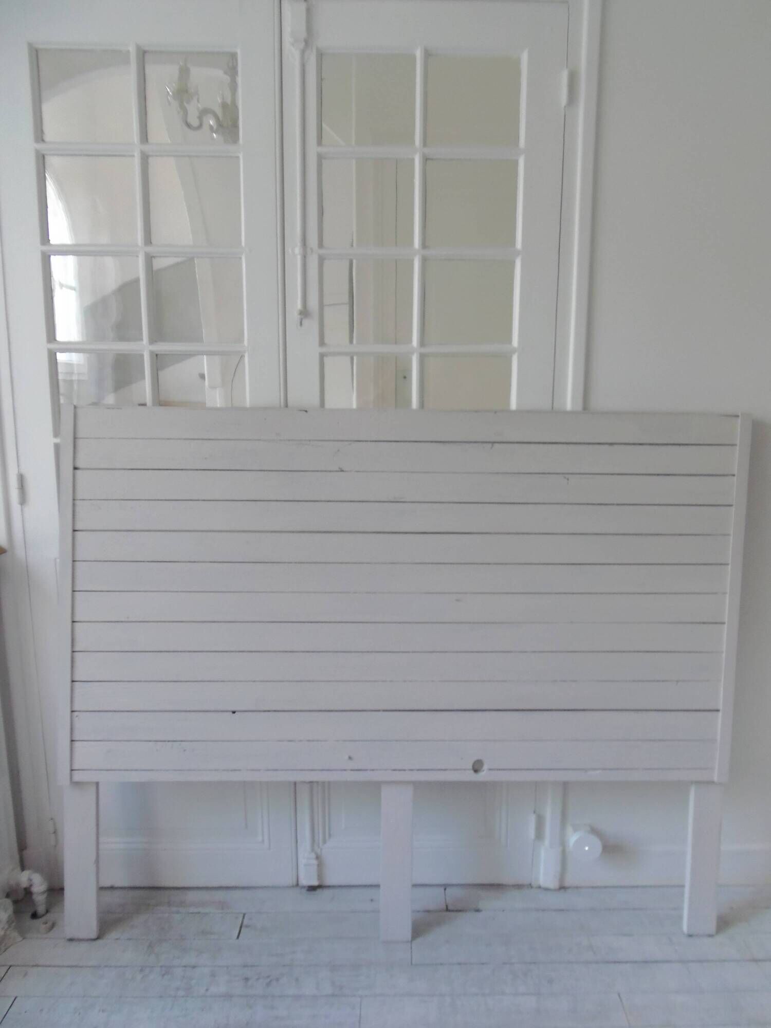 Headboard of 160 made with aged wood in pearl grey patina.