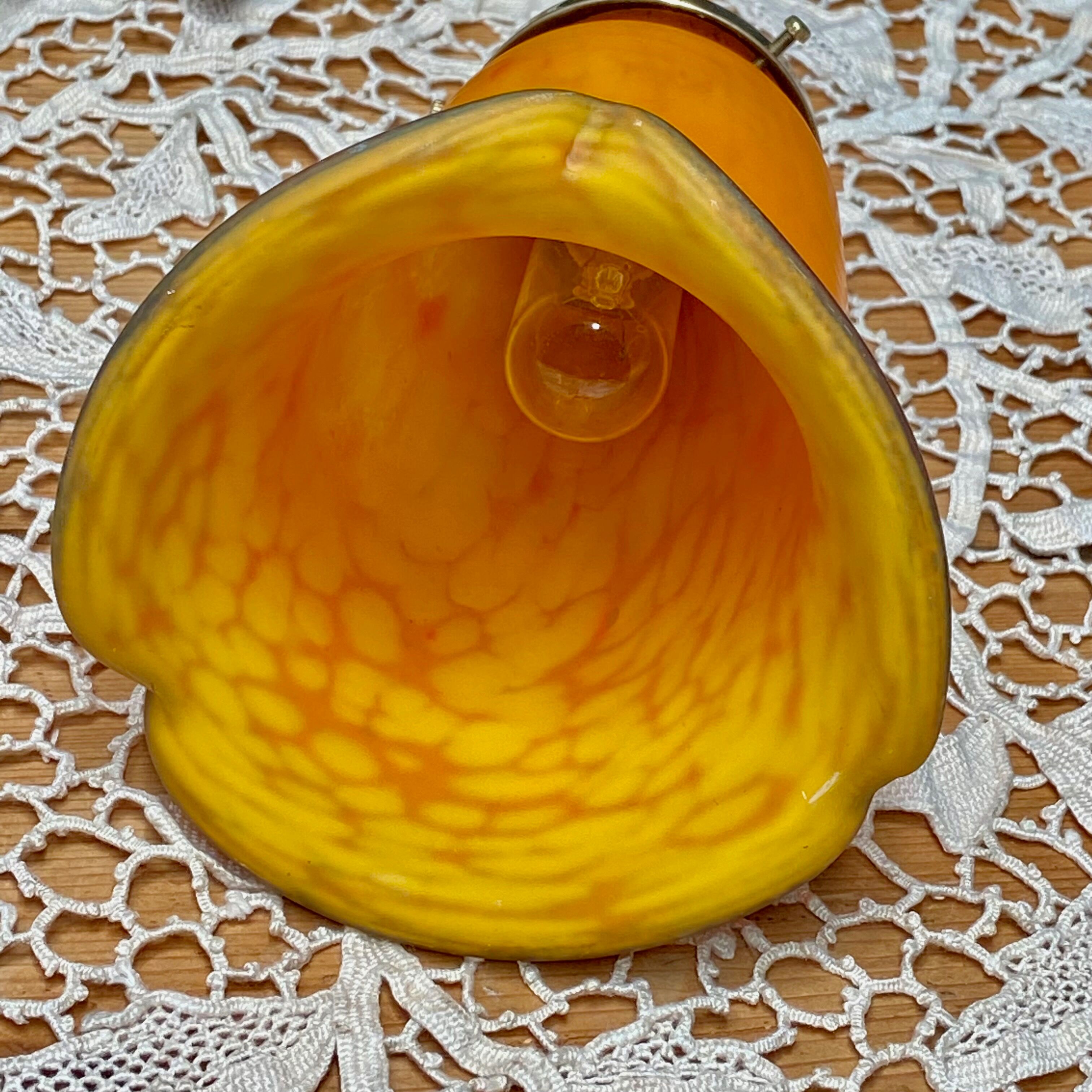 Lampe laiton et pâte de verre art déco