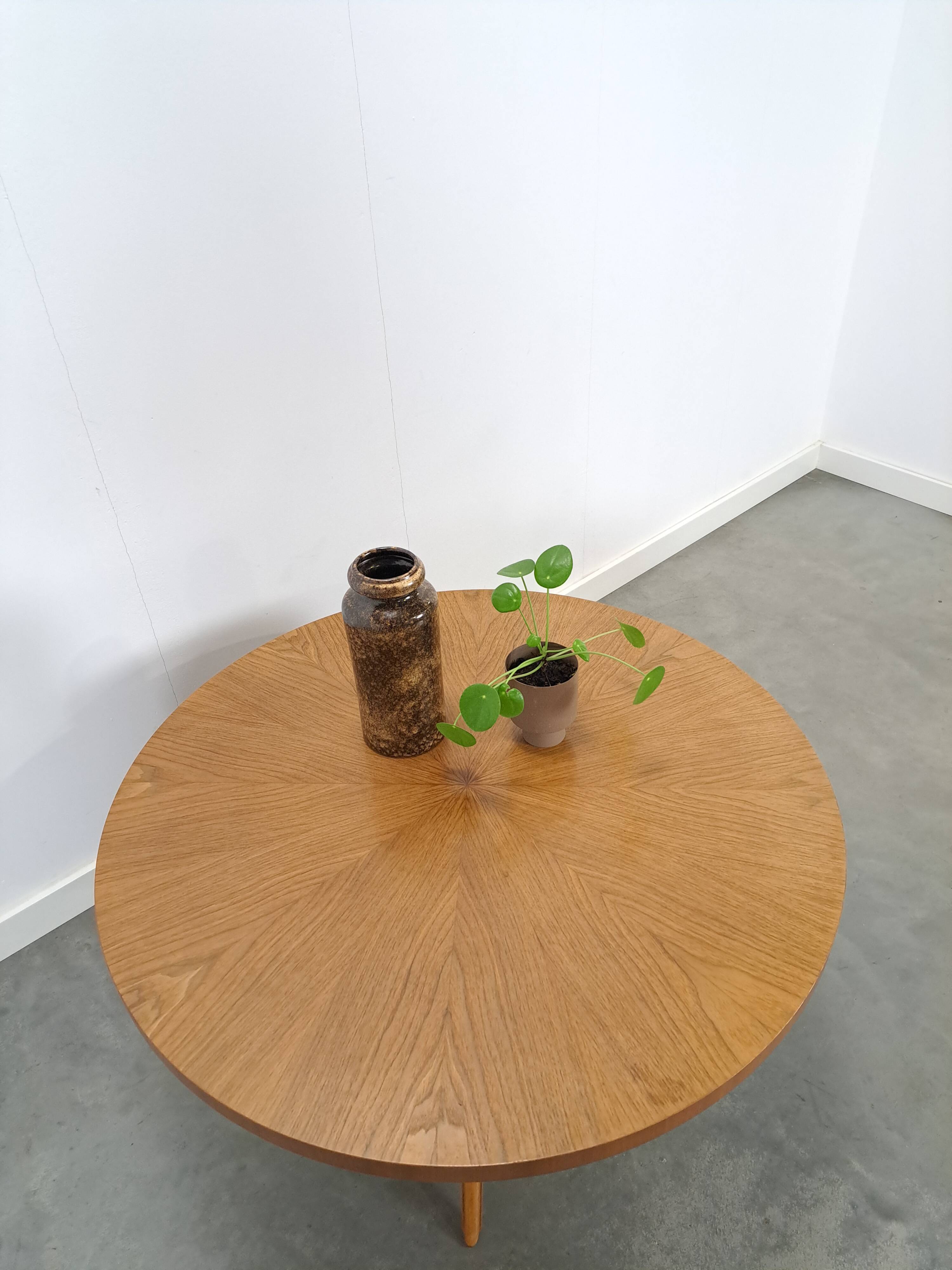 Table basse ronde avec pieds en bois Ilse Möbel