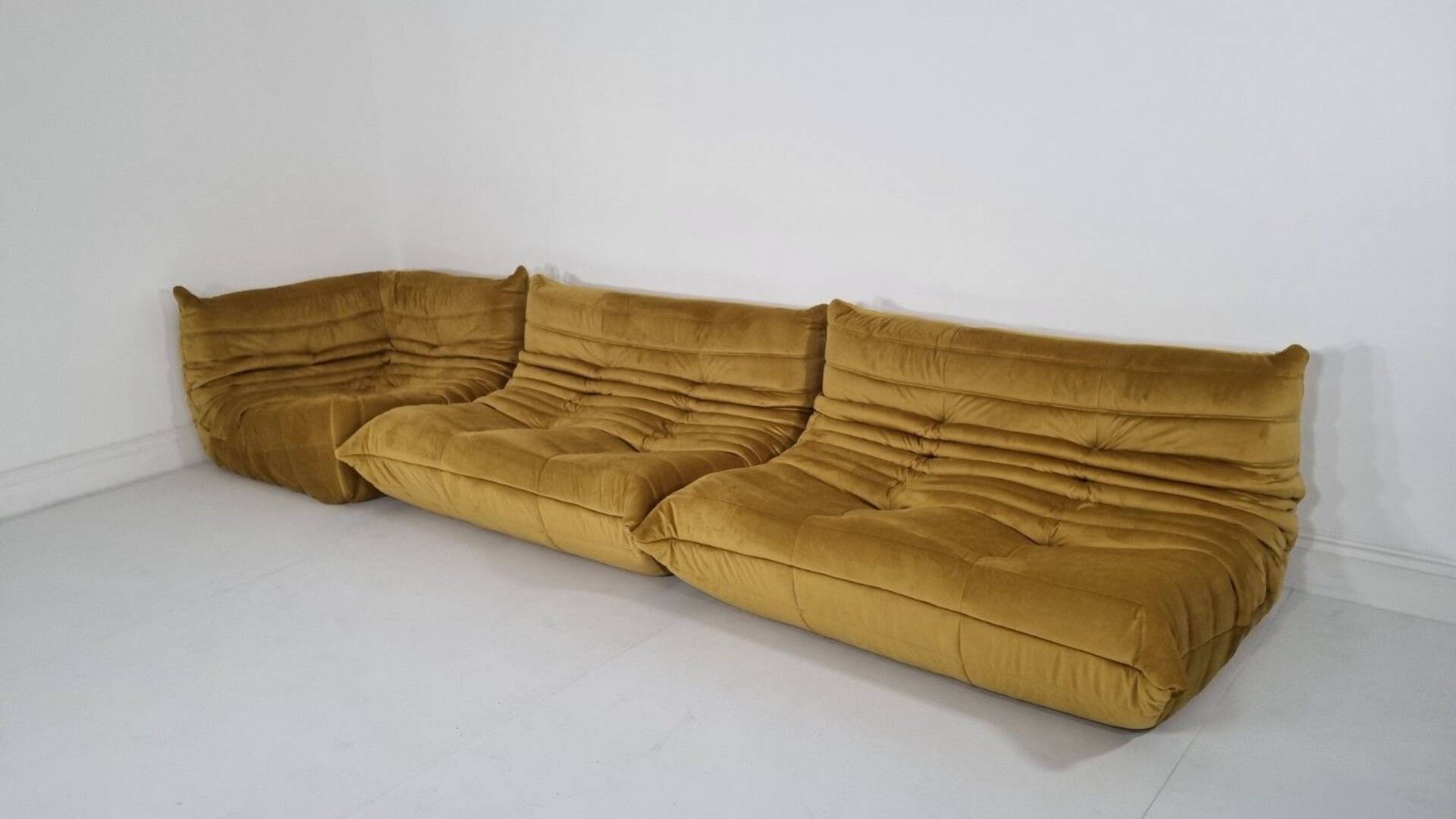 Ligne Roset Togo – 2 canapés 2 places et un élément d'angle.