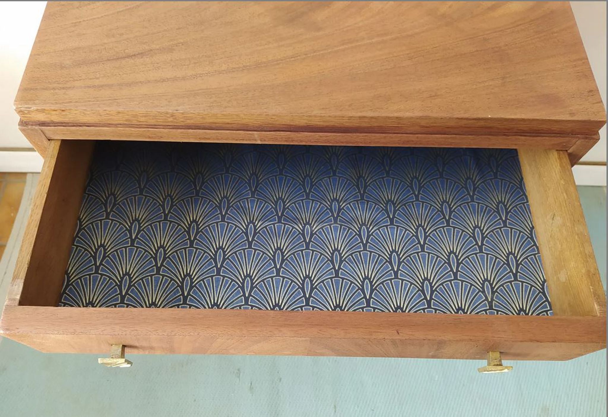 Meuble d'entrée d'appoint console art déco en bois couleur teck et doré