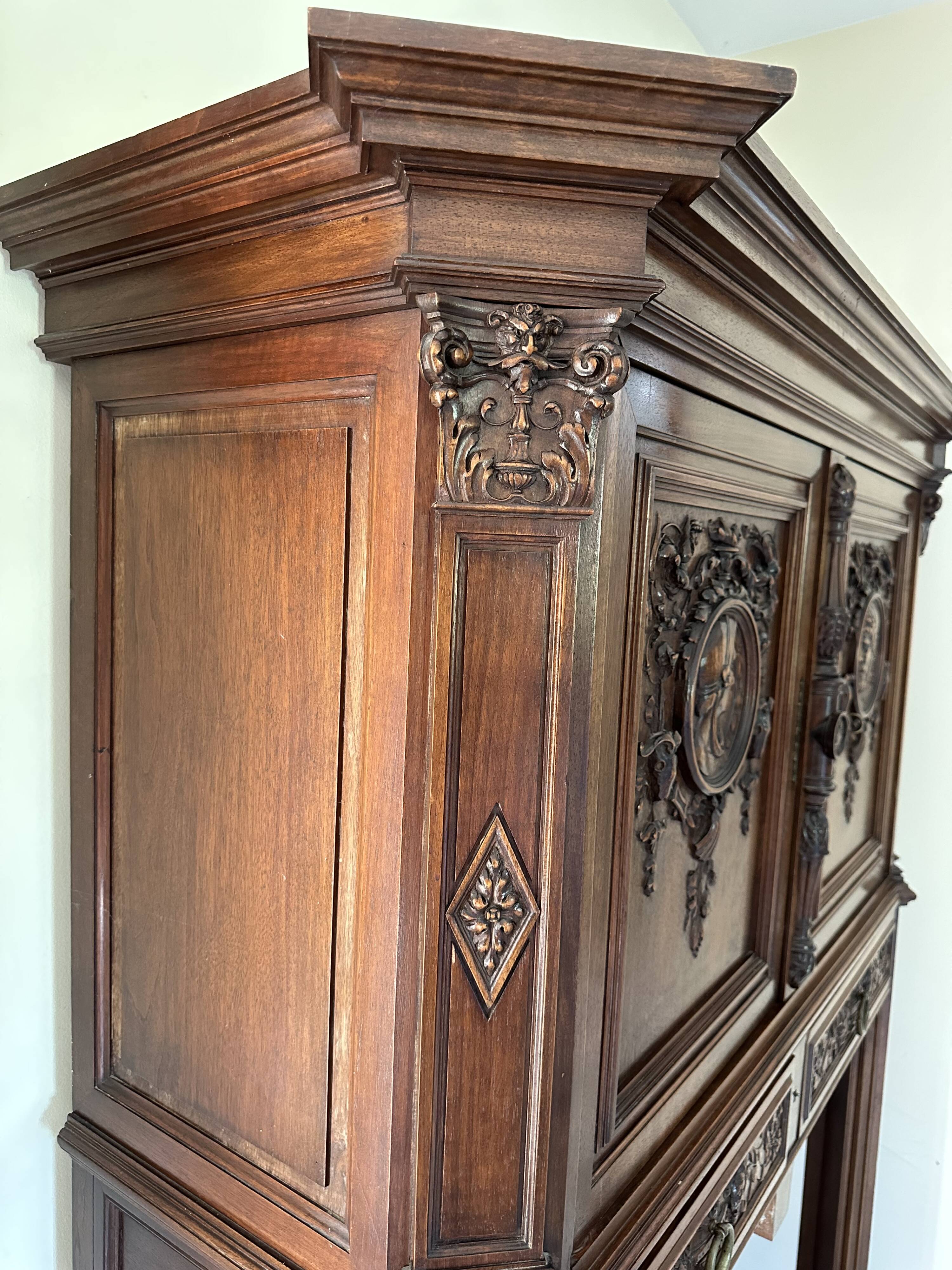 Haentges frères renaissance style cabinet in walnut