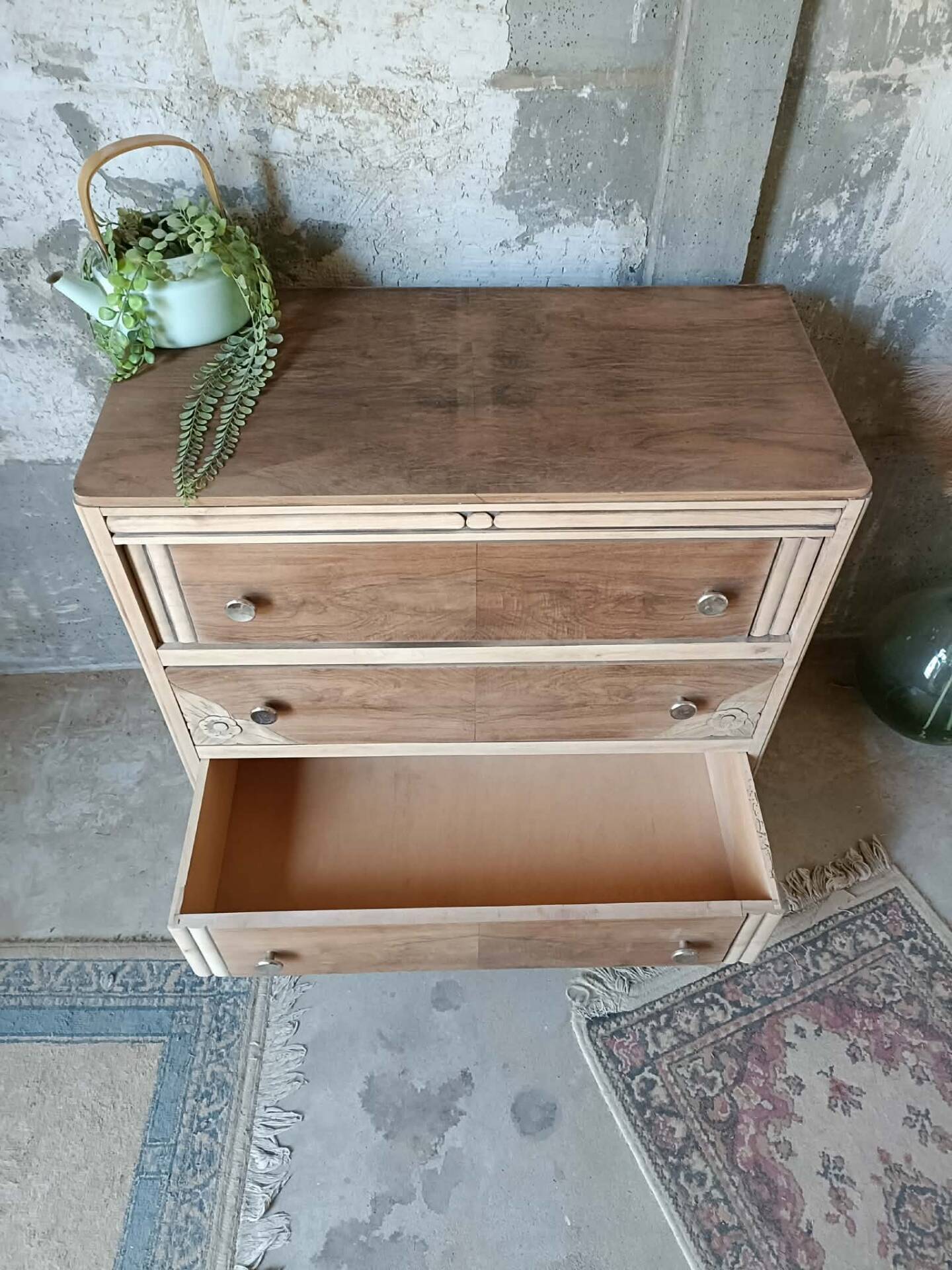 Wooden chest of drawers