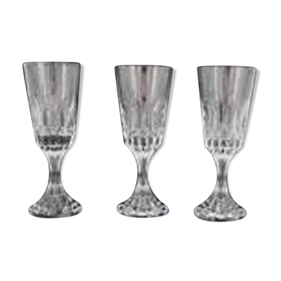 Baccarat modèle Assas, 3 verres à vin, cristal, signés, 17,9 cm, excellent état.