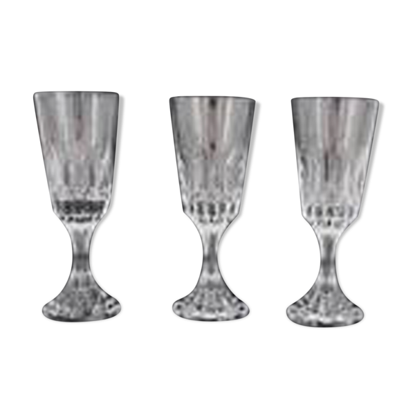 Baccarat modèle Assas, 3 verres à vin, cristal, signés, 17,9 cm, excellent état.