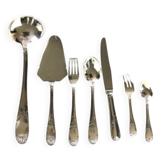 François Frionnet.ménagère de 62 pièces en métal argenté