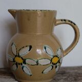 Water pitcher vase old décor daisies