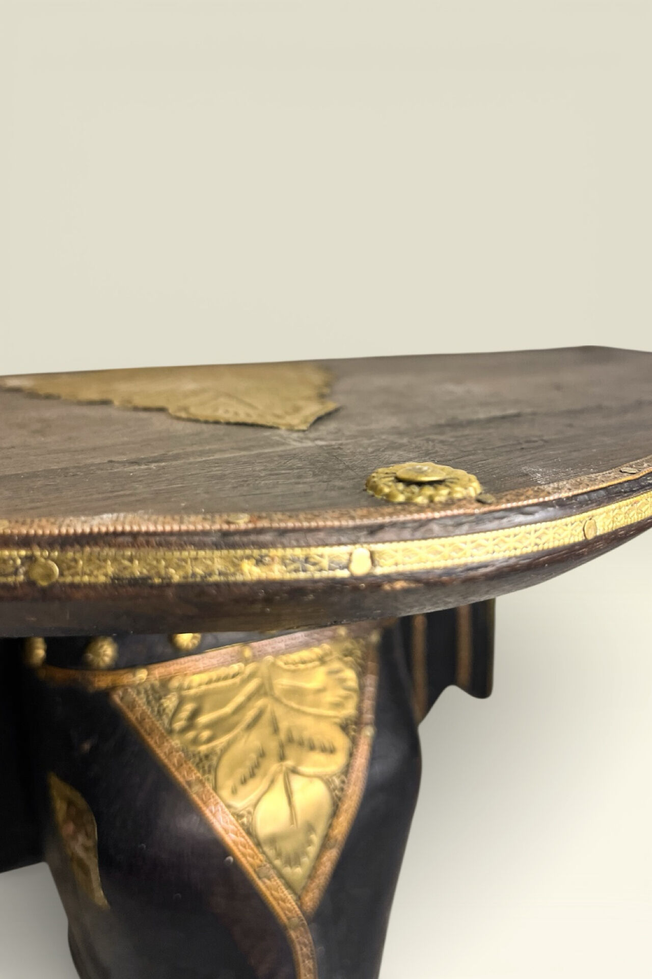 Elephant Head Shelf Hand-Carved & Brass – Indian Folk Art