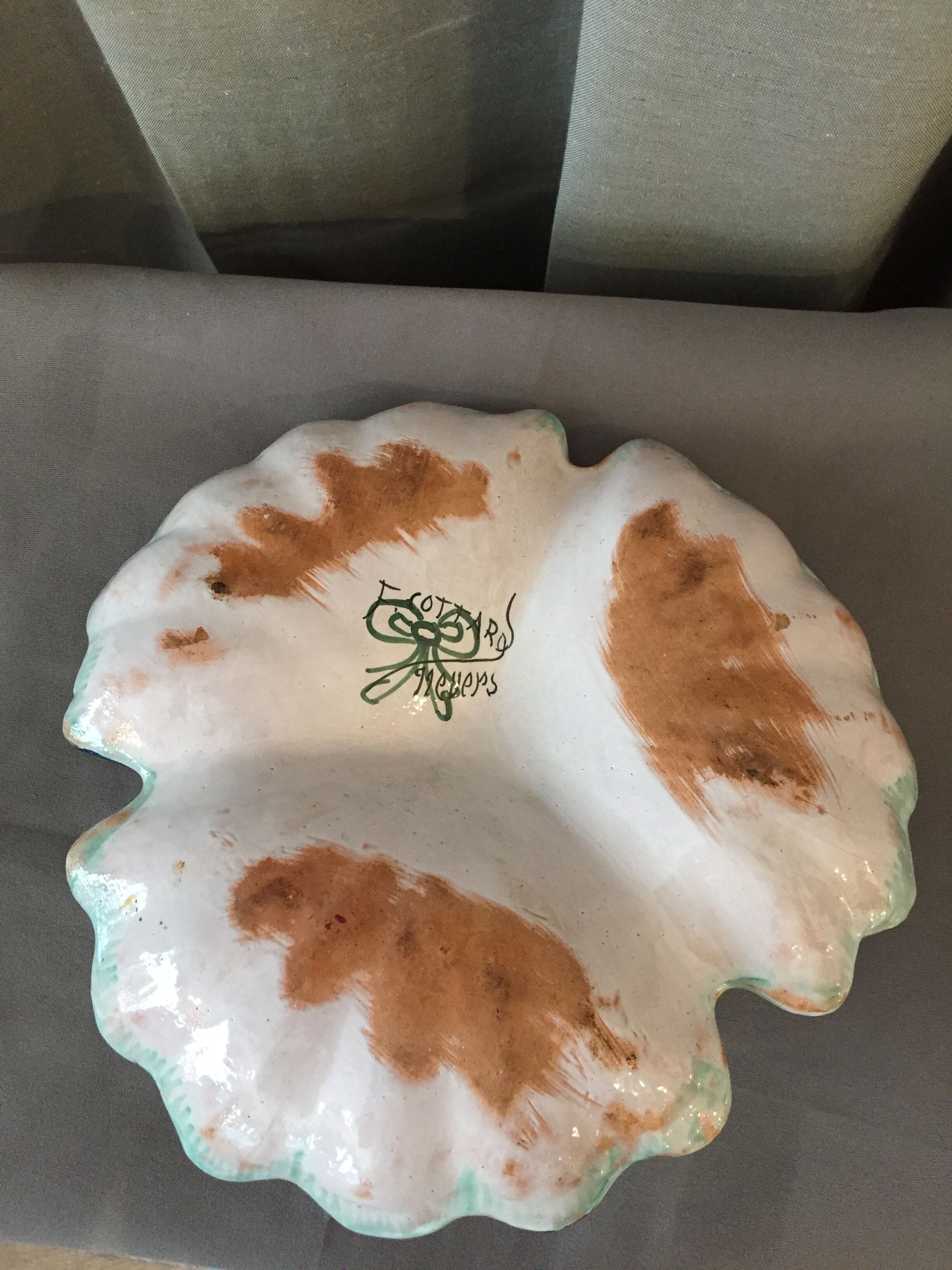 Serviteur  ou mendiant en faïence de Nevers felicien cottard (1865-1923)