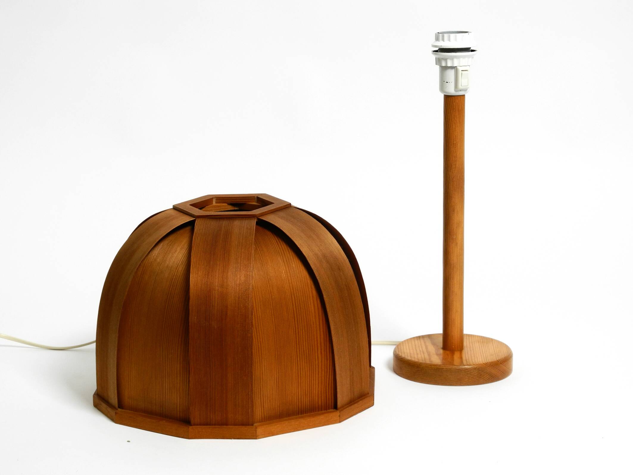 1970s Swedish pine bent veneer table lamp by GB Solbackens Svarveri
