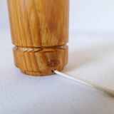 Mid-century modern sculptural table lamp in pine, 1970s.