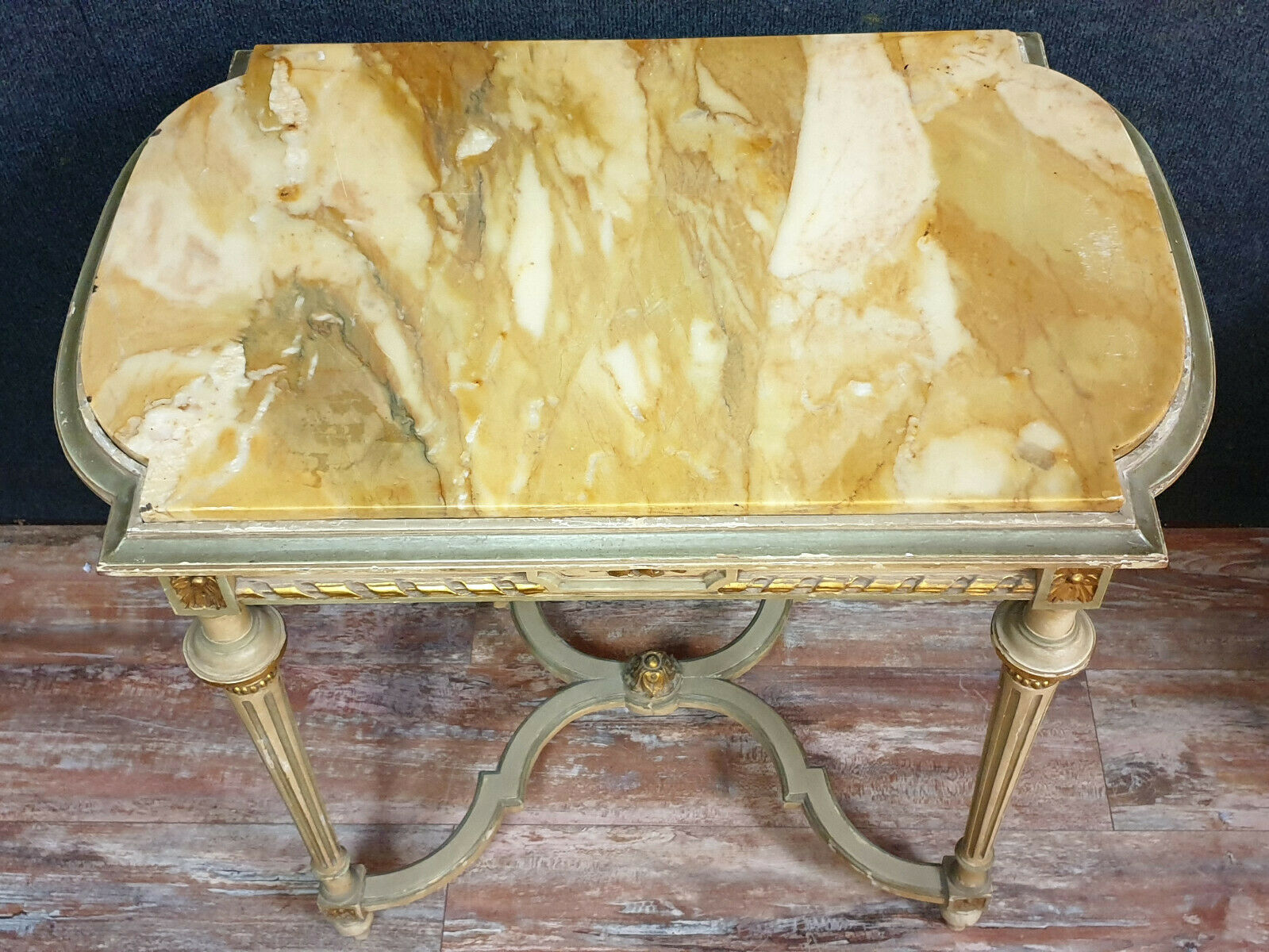 Guéridon d'apparat Louis XVI en bois laqué doré