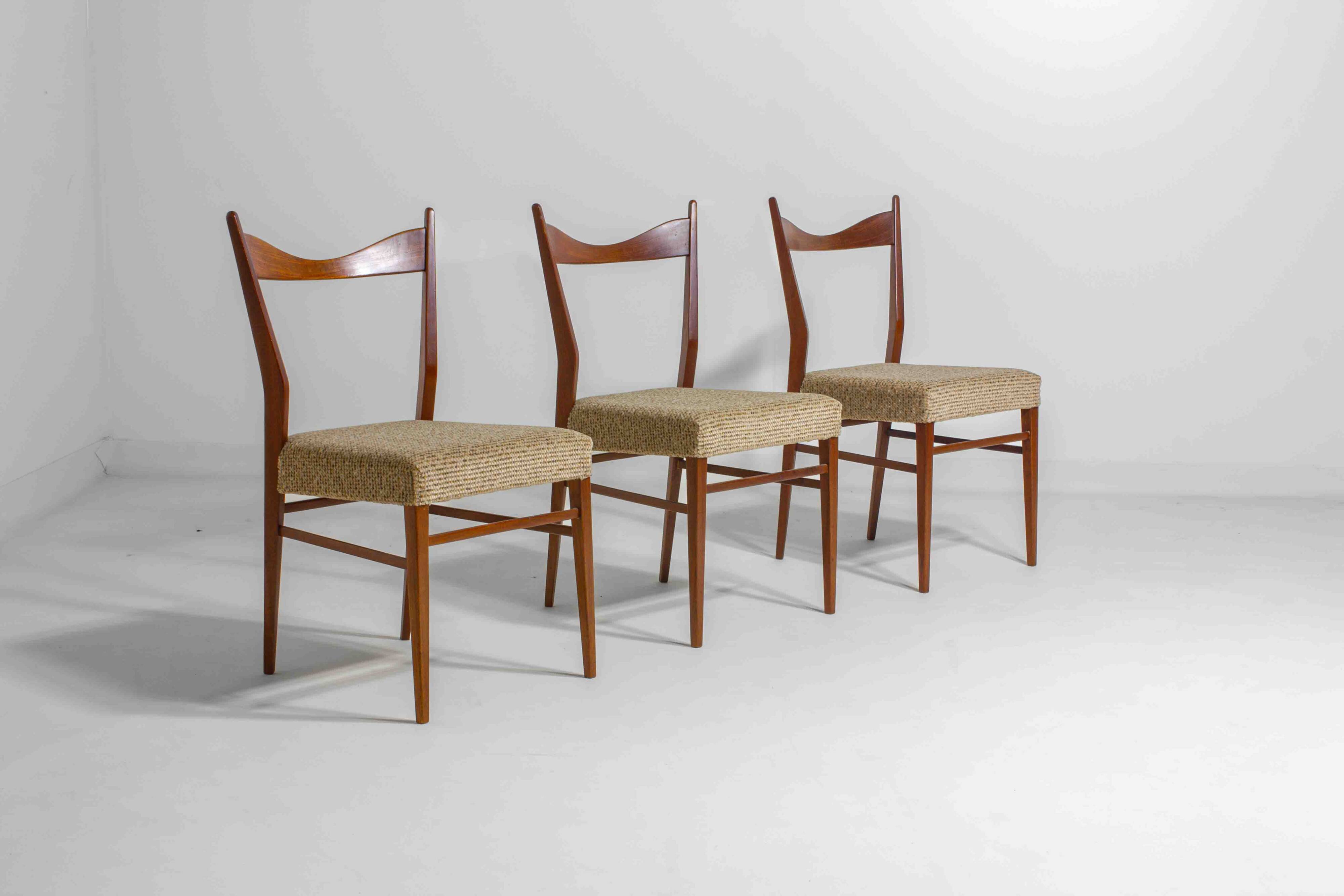Set of slender mid-century dining chairs with finely curved backs, 1960s
