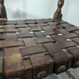 Paire de chaises style espagnol en sangles de cuir