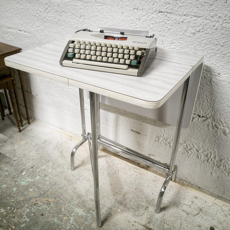 Folding table in Formica