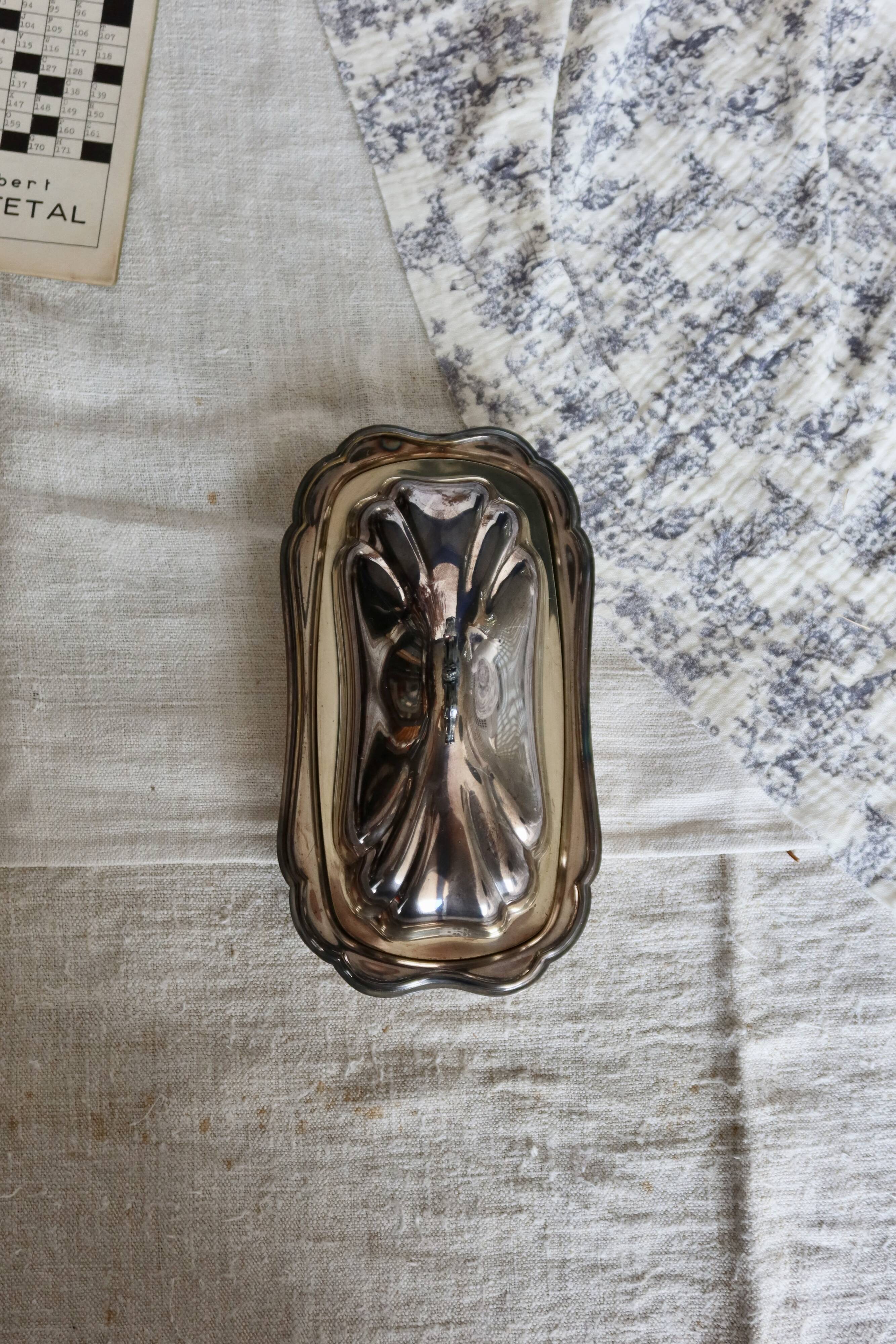 Vintage silver-plated butter dish in rococo style - Glass compartment - Knife