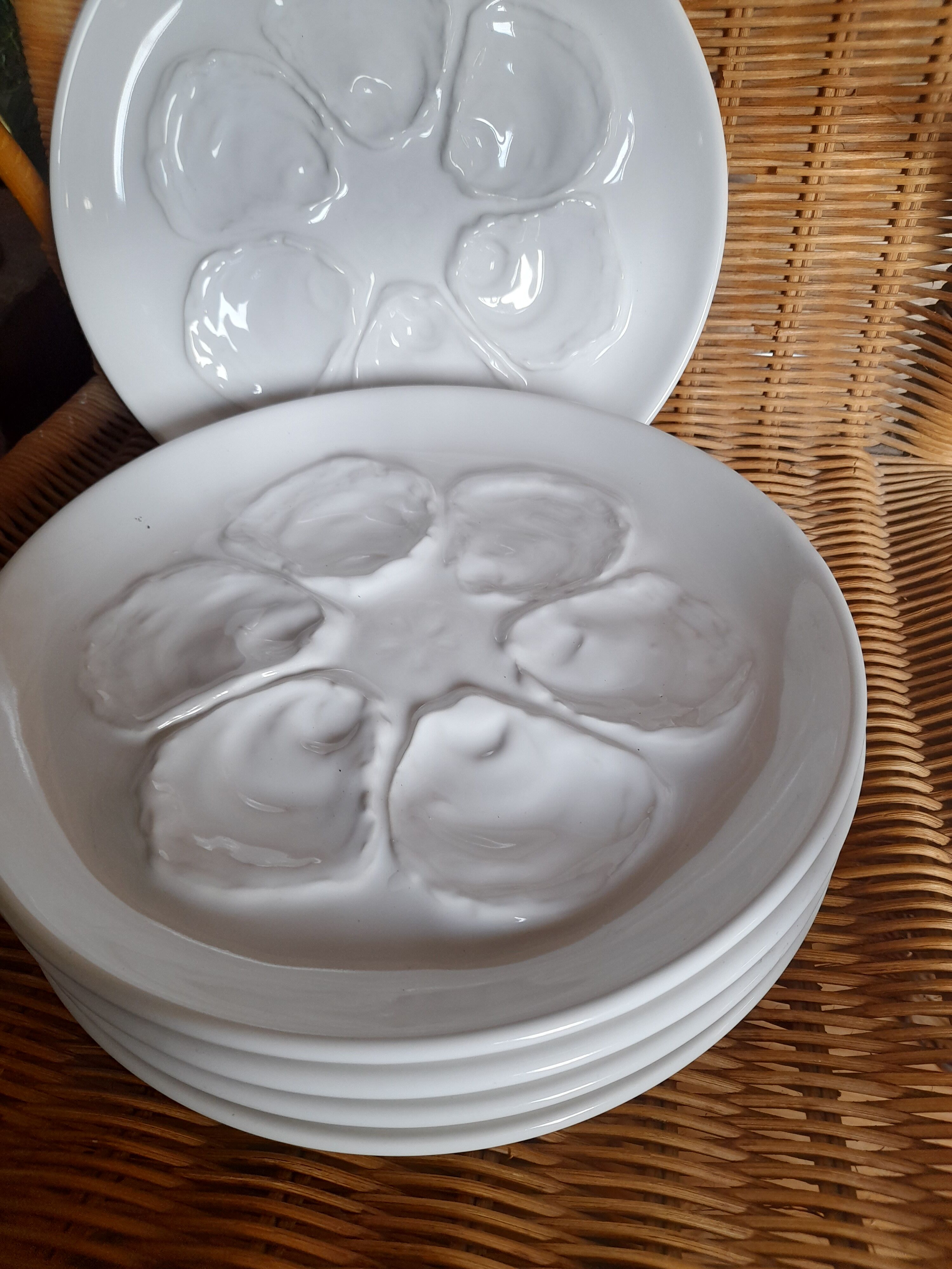 5 white oyster plates, St Amand faiencerie - vintage