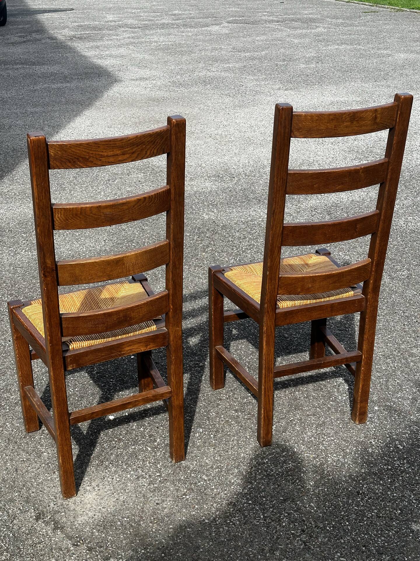 Paire de chaises en chêne et paille – années 50