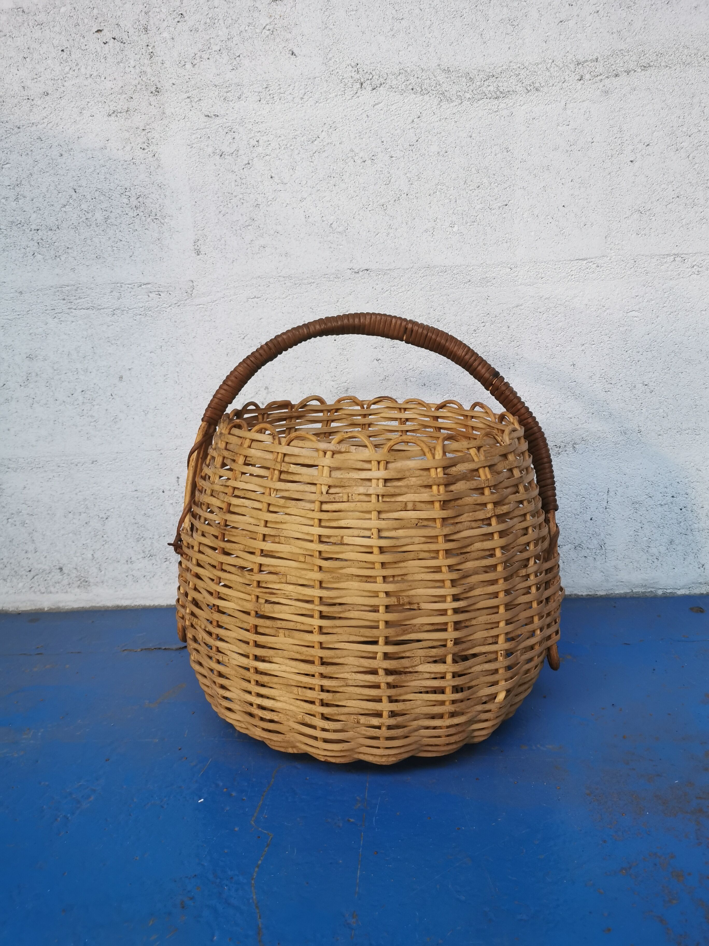 Rattan round basket
