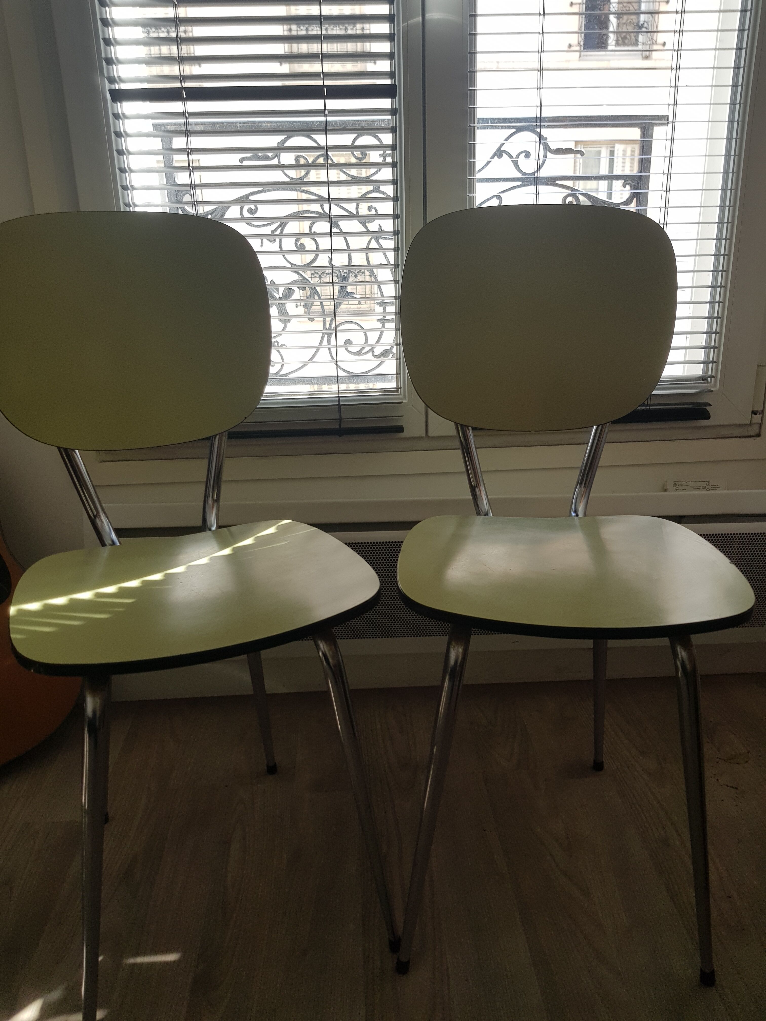 Lot de 2 chaises en formica