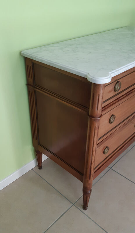 Louis XVI style chest of drawers in solid fruit wood.