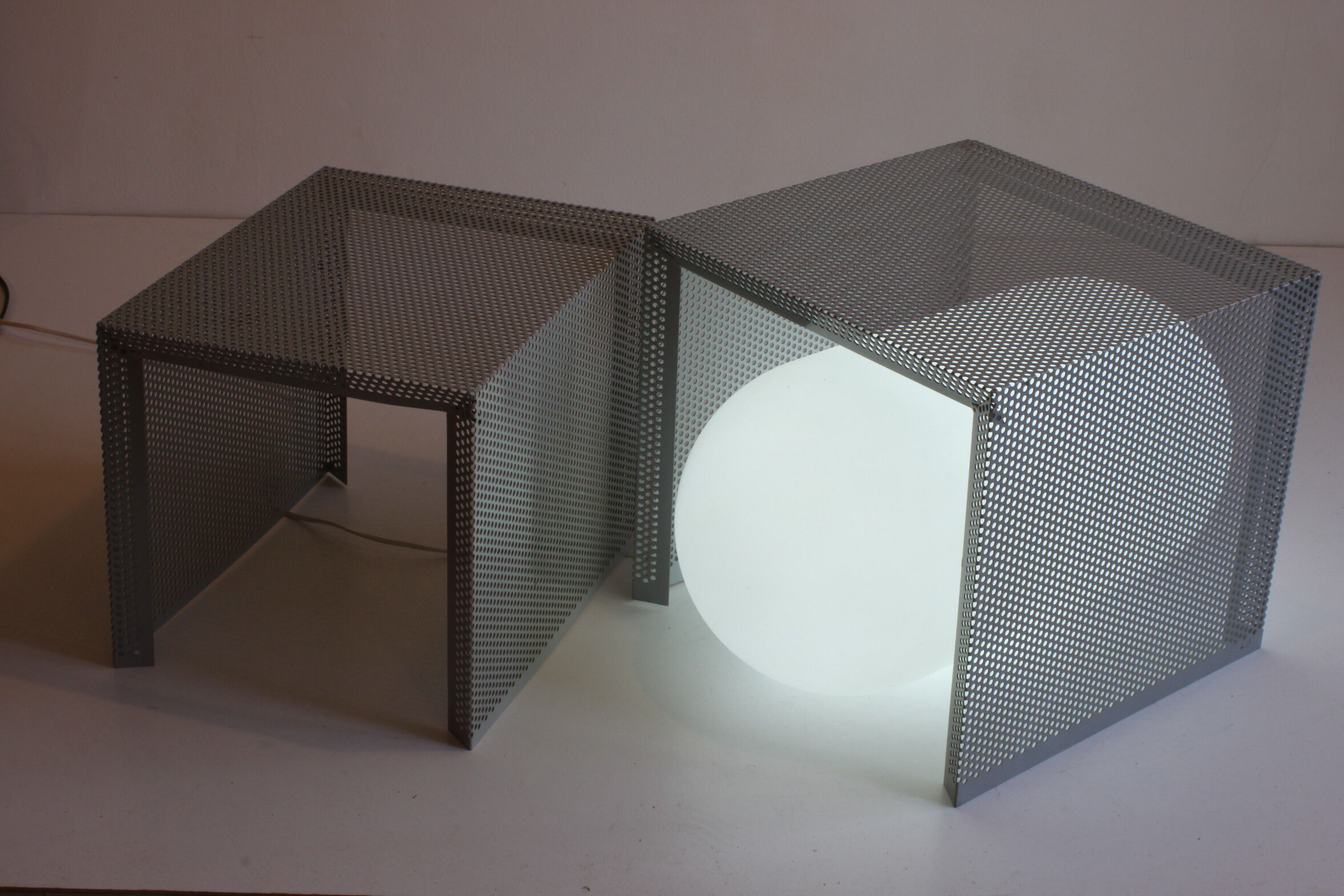 Lampadaire capsule de pilule en plastique, années 1990.