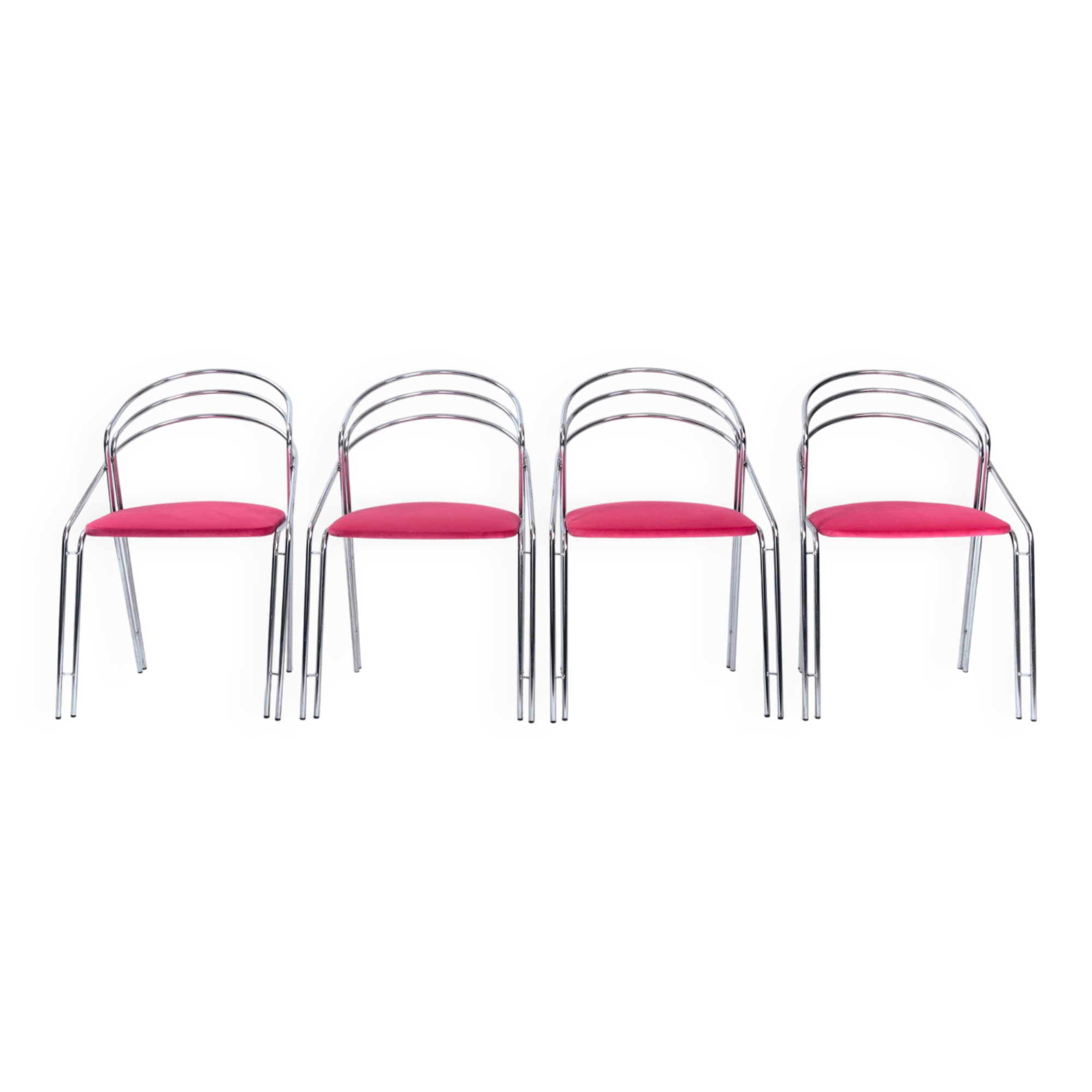 Ensemble de quatre chaises de salle à manger italiennes des années 50 en chrome et velours rose.