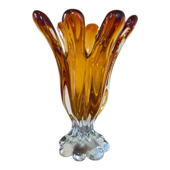 Vase calice en verre ambré