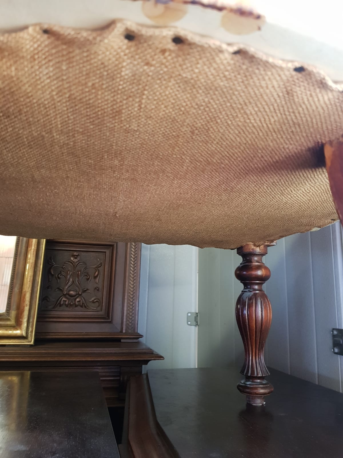 Chesterfield armchair in upholstered leather