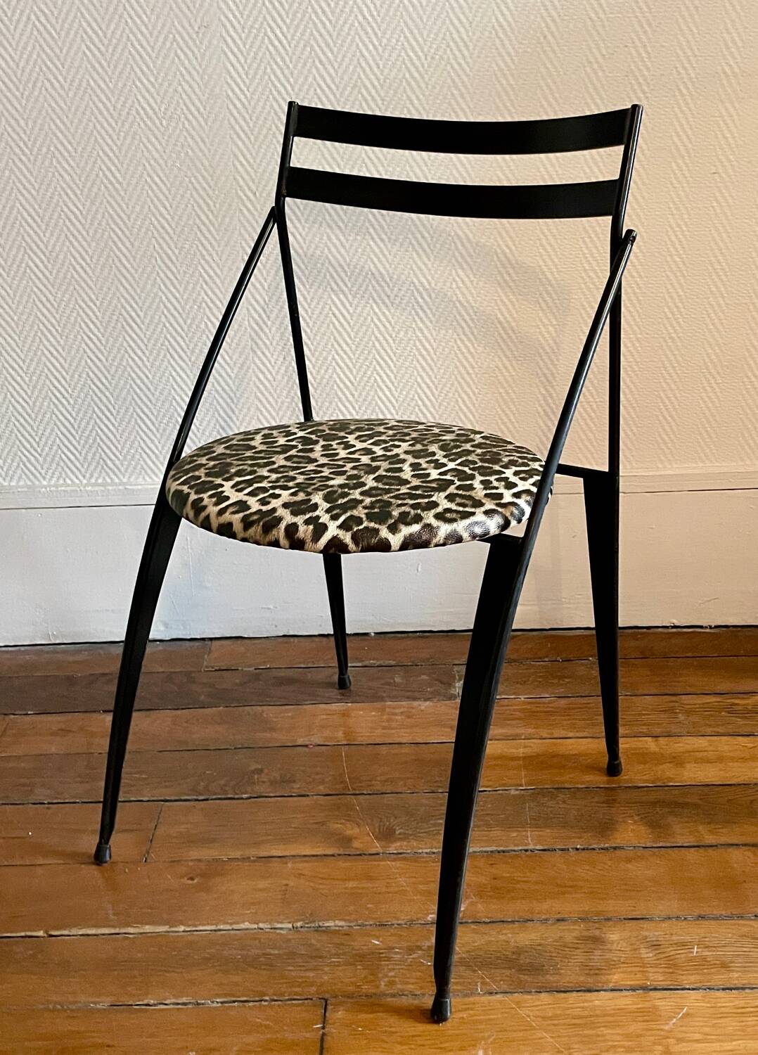Pair of folding chairs with leopard seats, 1980