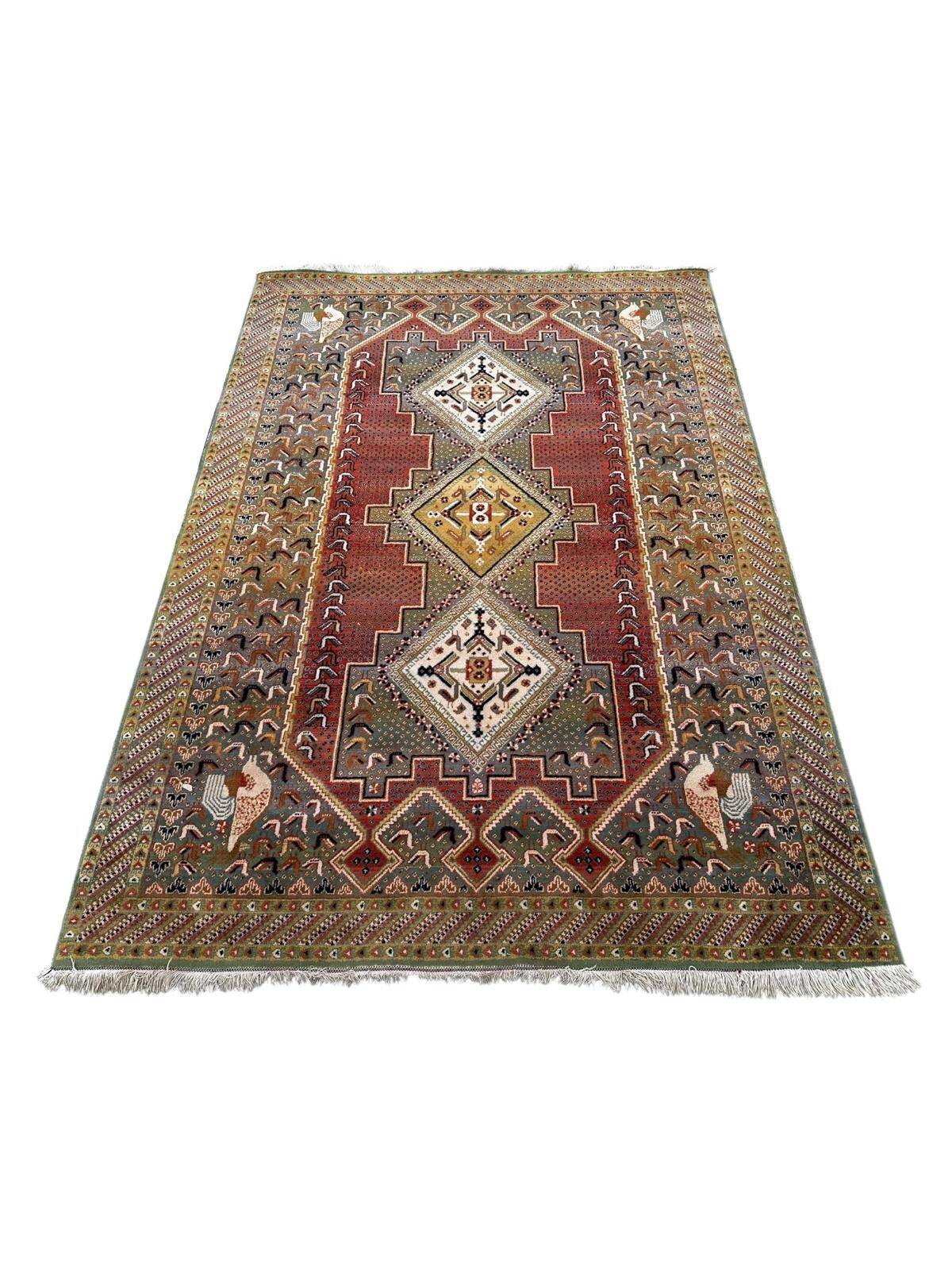 Oriental style rug 240cm x 170cm