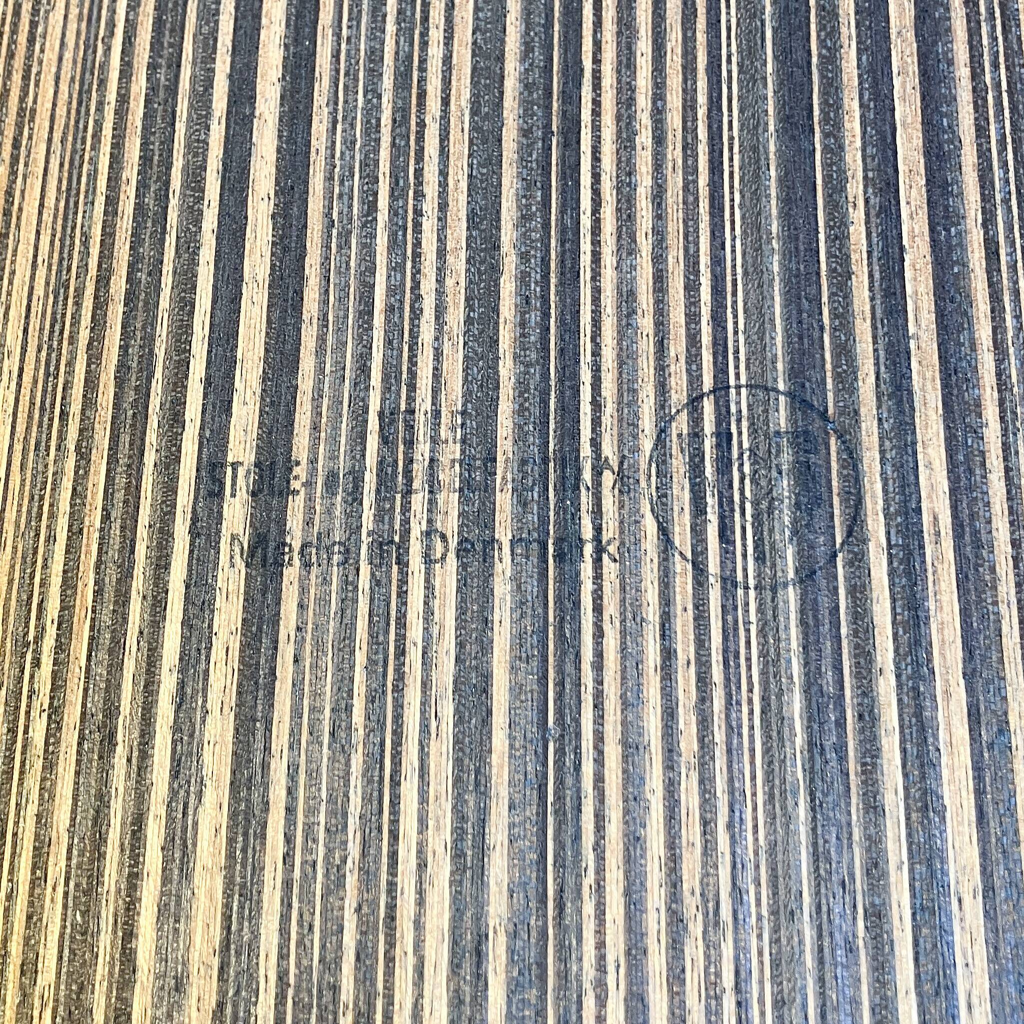 Table d'appoint par Henning Kjaernulf pour Vejle Stole- & Møbelfabrik, teck, années 1960.