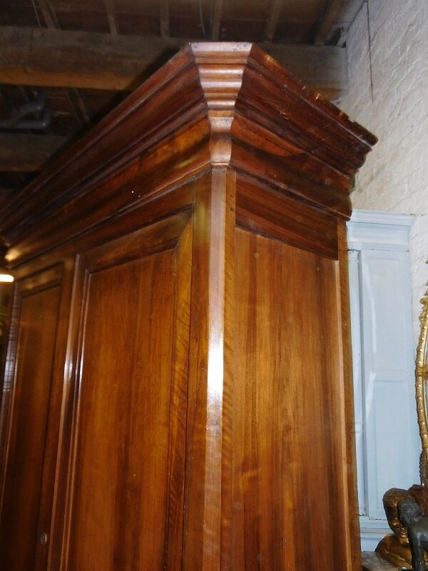 Large wardrobe Louis Philippe en noyer of the 19th siecle