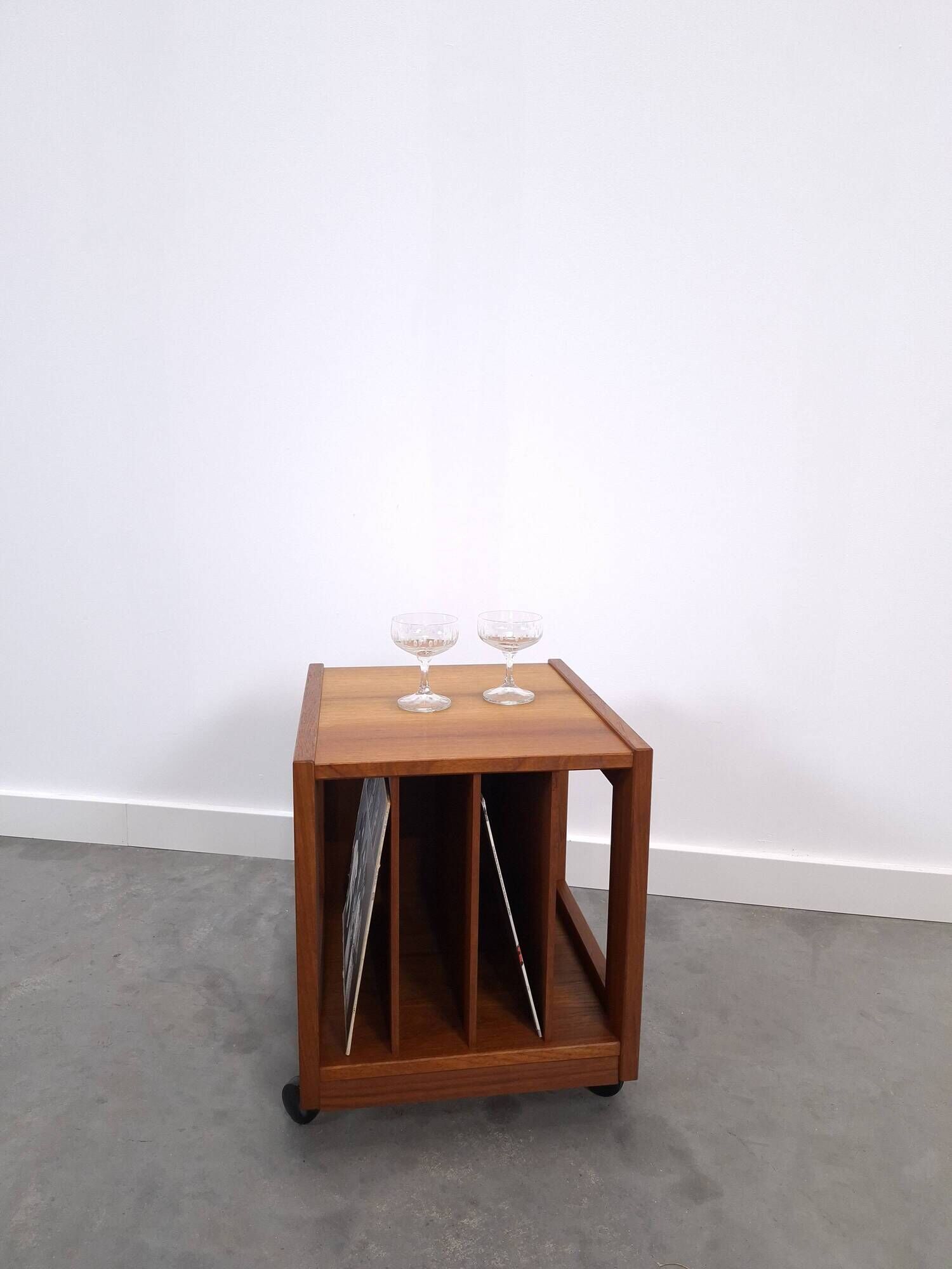 Meuble en teck LP sur roulettes, table d'appoint, table de nuit, armoire 1