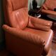Fauteuil basculant  en cuir fauve De Sede