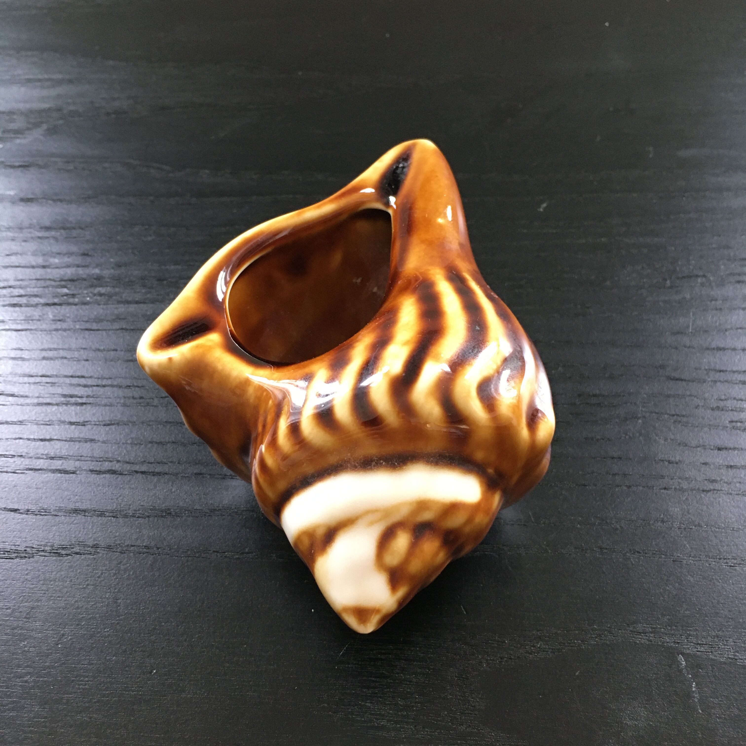 Shell ashtray