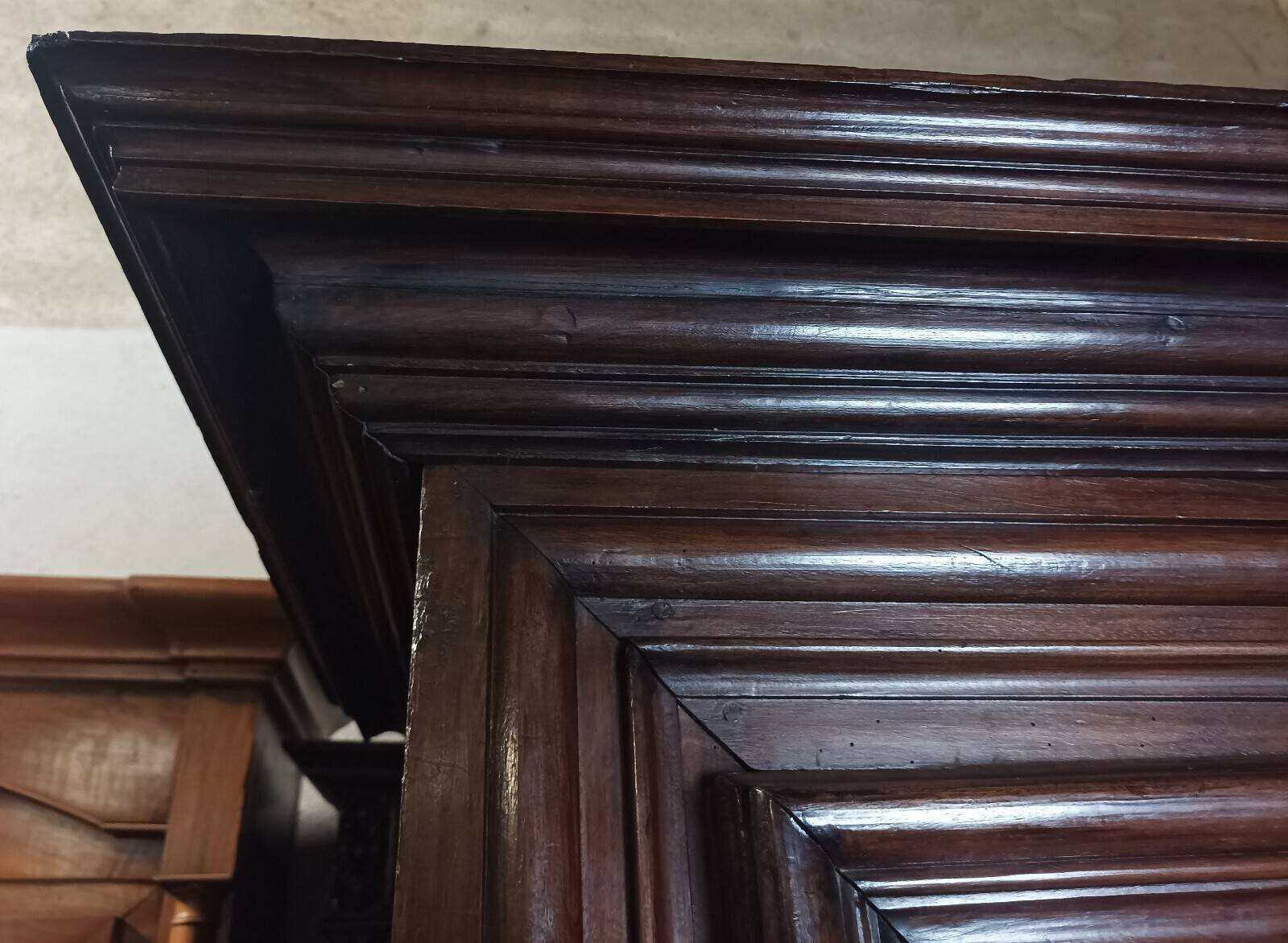 Standing man from the Louis XIII era in walnut with a diamond point.