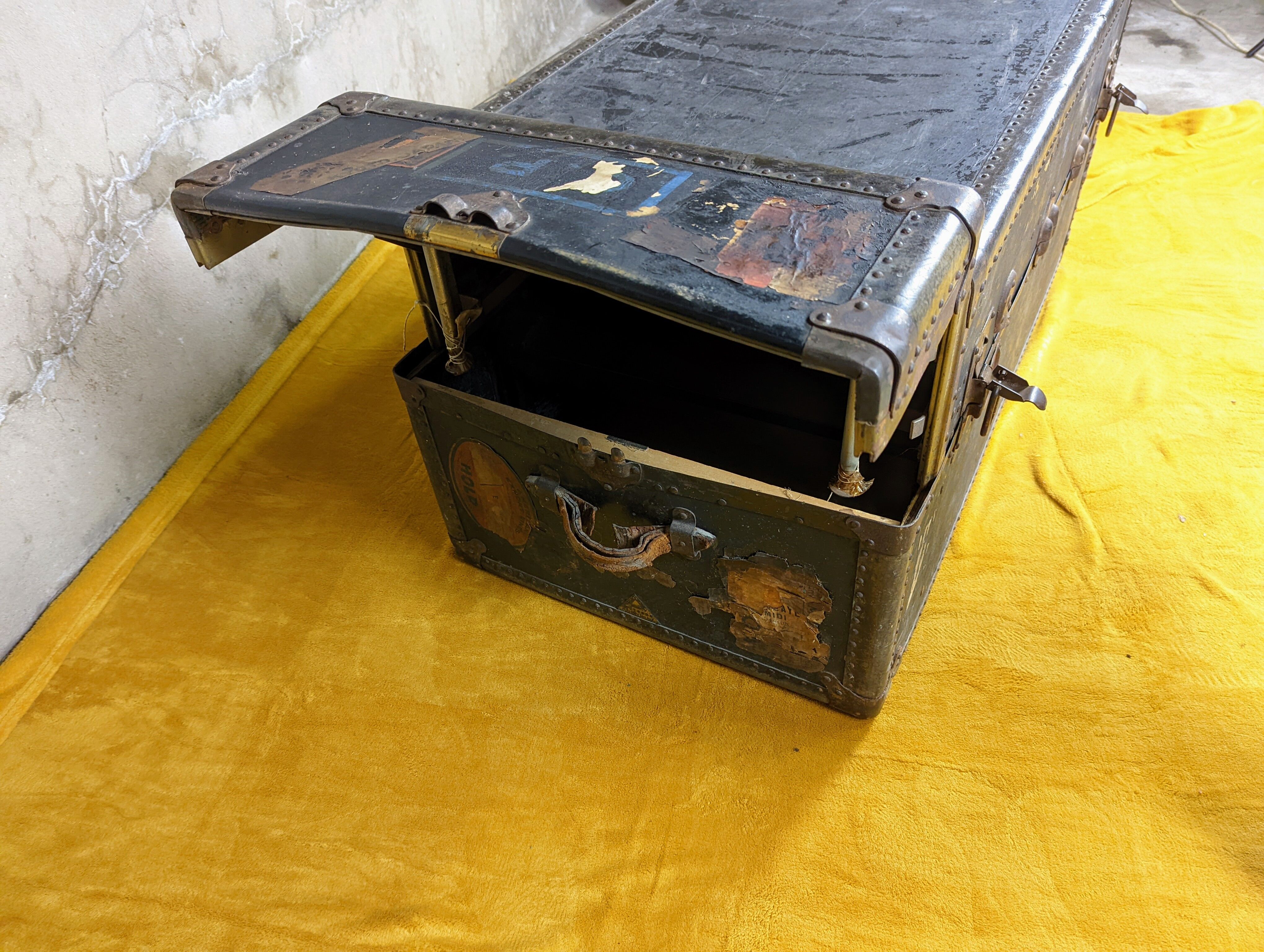 Antique travel trunk mendel trunk