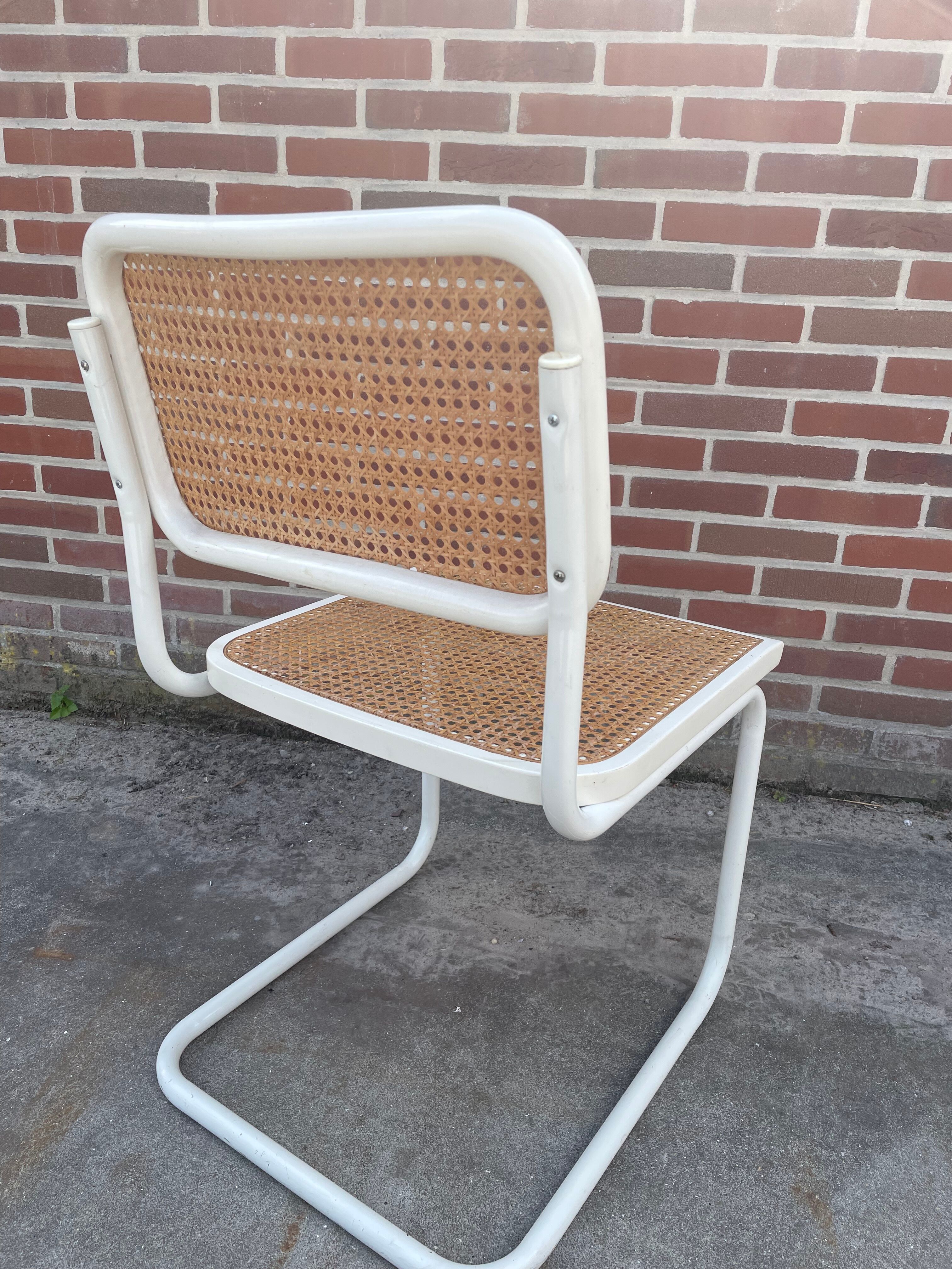 Set of 4 Cesca b32 model chairs in white