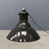 Lampe à suspension industrielle française en émail noir de taille moyenne