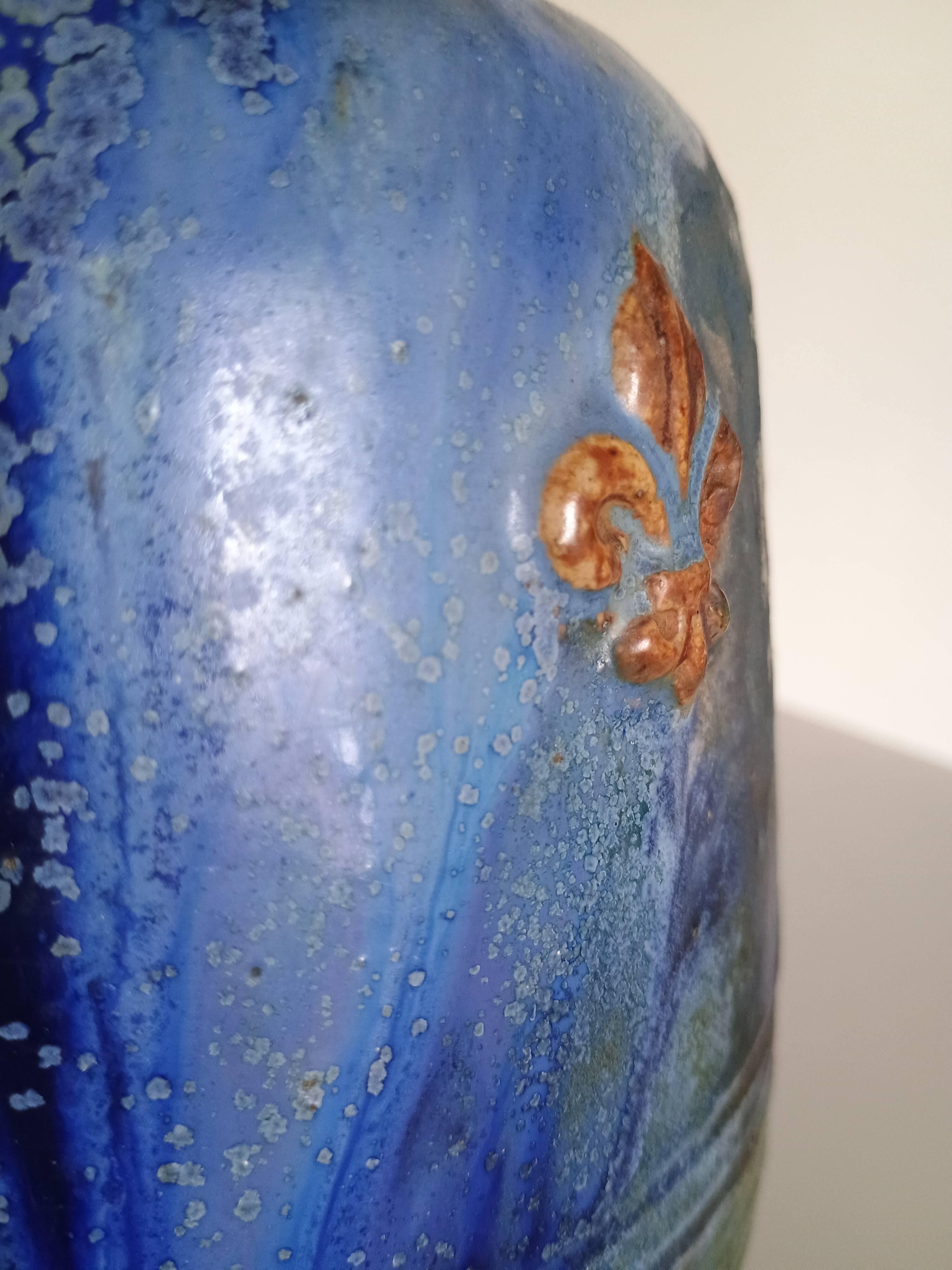 Vase with 2 small fleur-de-lis - glazed terracotta, cobalt