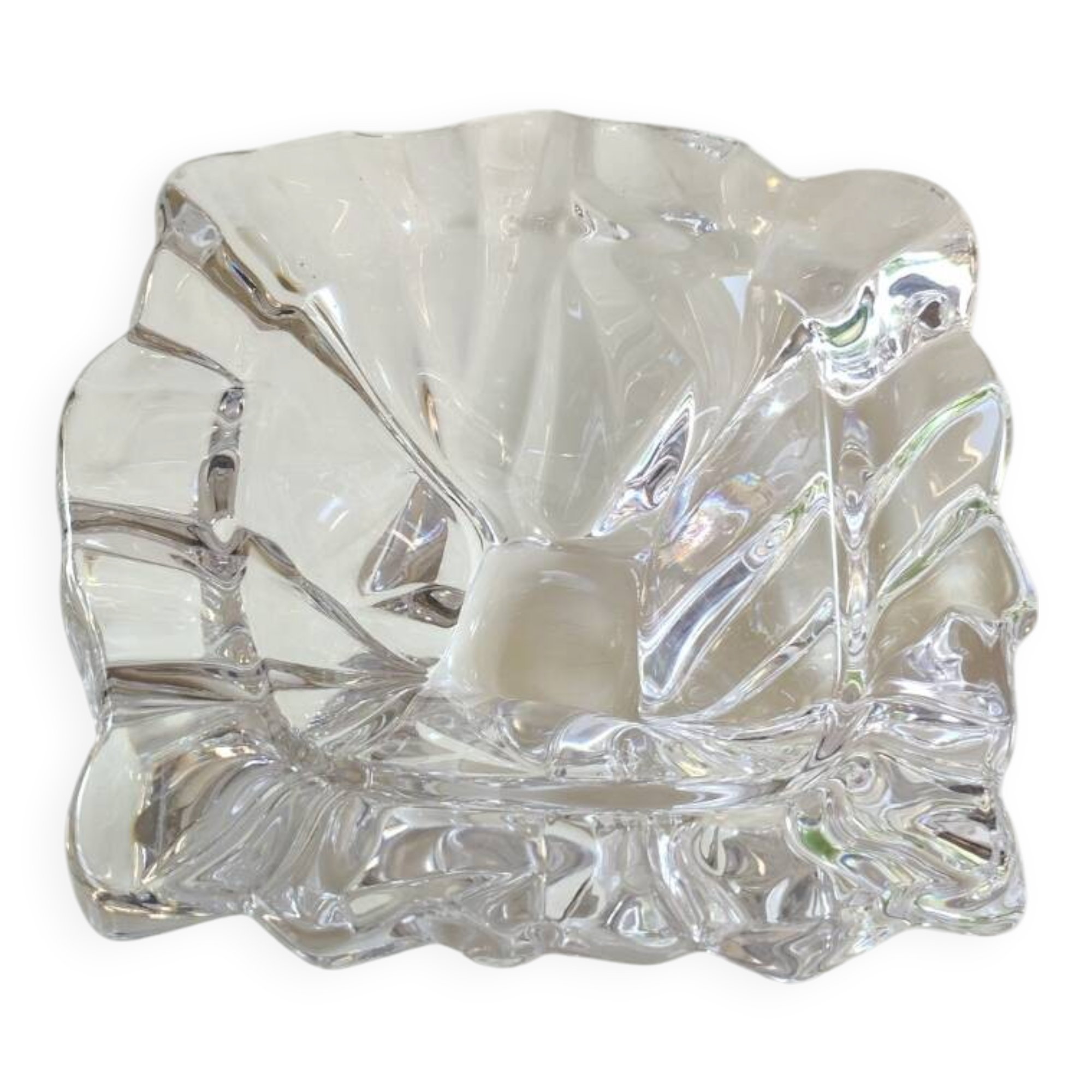 Crystal pocket emptier in the shape of a cut diamond. Baccarat style. Diameter 15cm