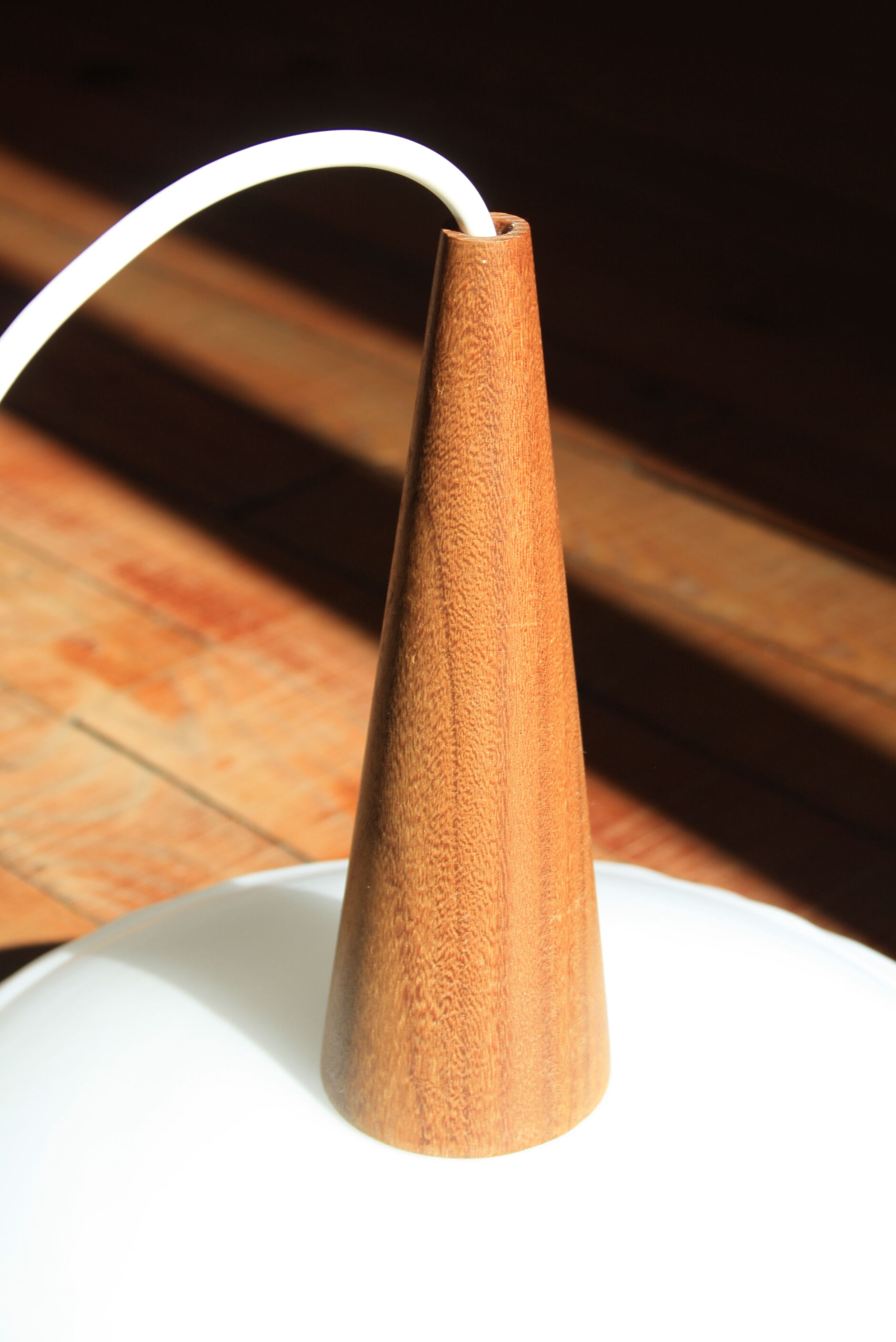 Suspension opaline et teck par Louis Kalff pour Philips