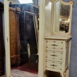 Armoire Vénitienne style Louis XV baroque estampillée en bois laqué et doré