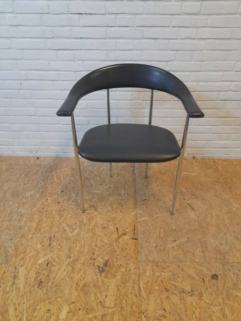 Set of 4 Fasem P40 dining chairs
