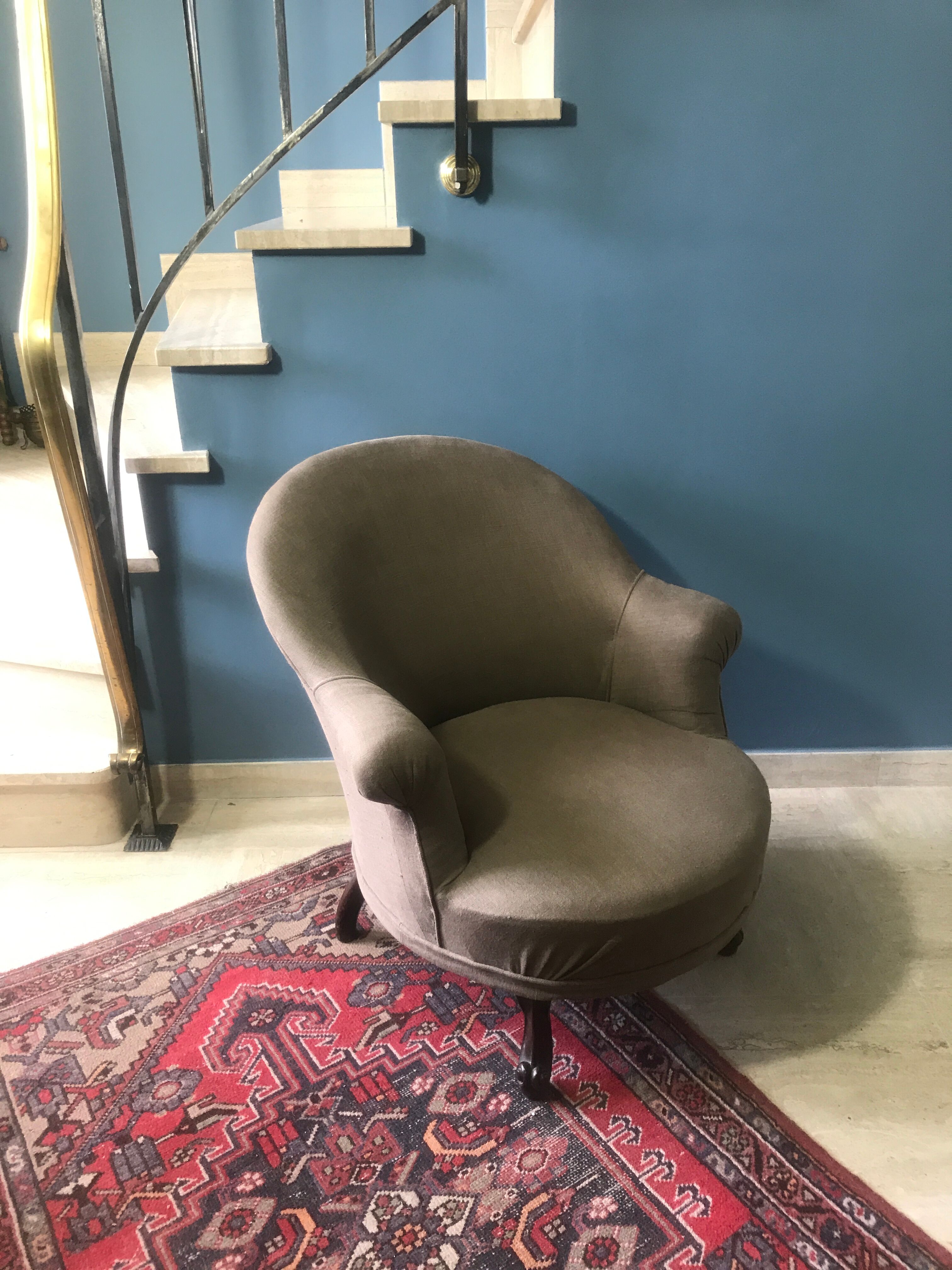 Old toad chair