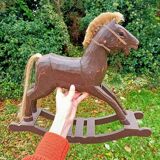 Cheval a bascule en bois rétro